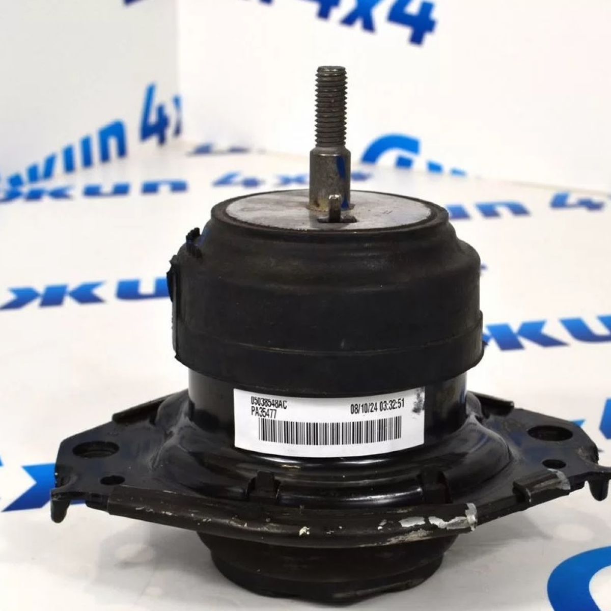 Опора двигателя правая-левая Jeep Grand Cherokee WK2/Dodge Durango WD V6.4 Hemi 05038548AC