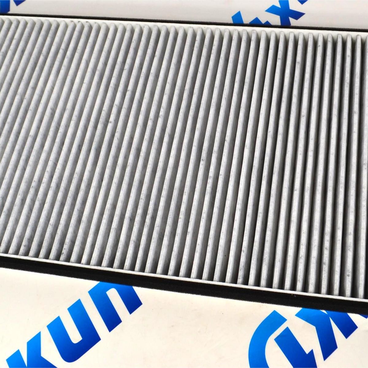 Фильтр салонный Land Rover Range Rover L322 (угольный) LR032199