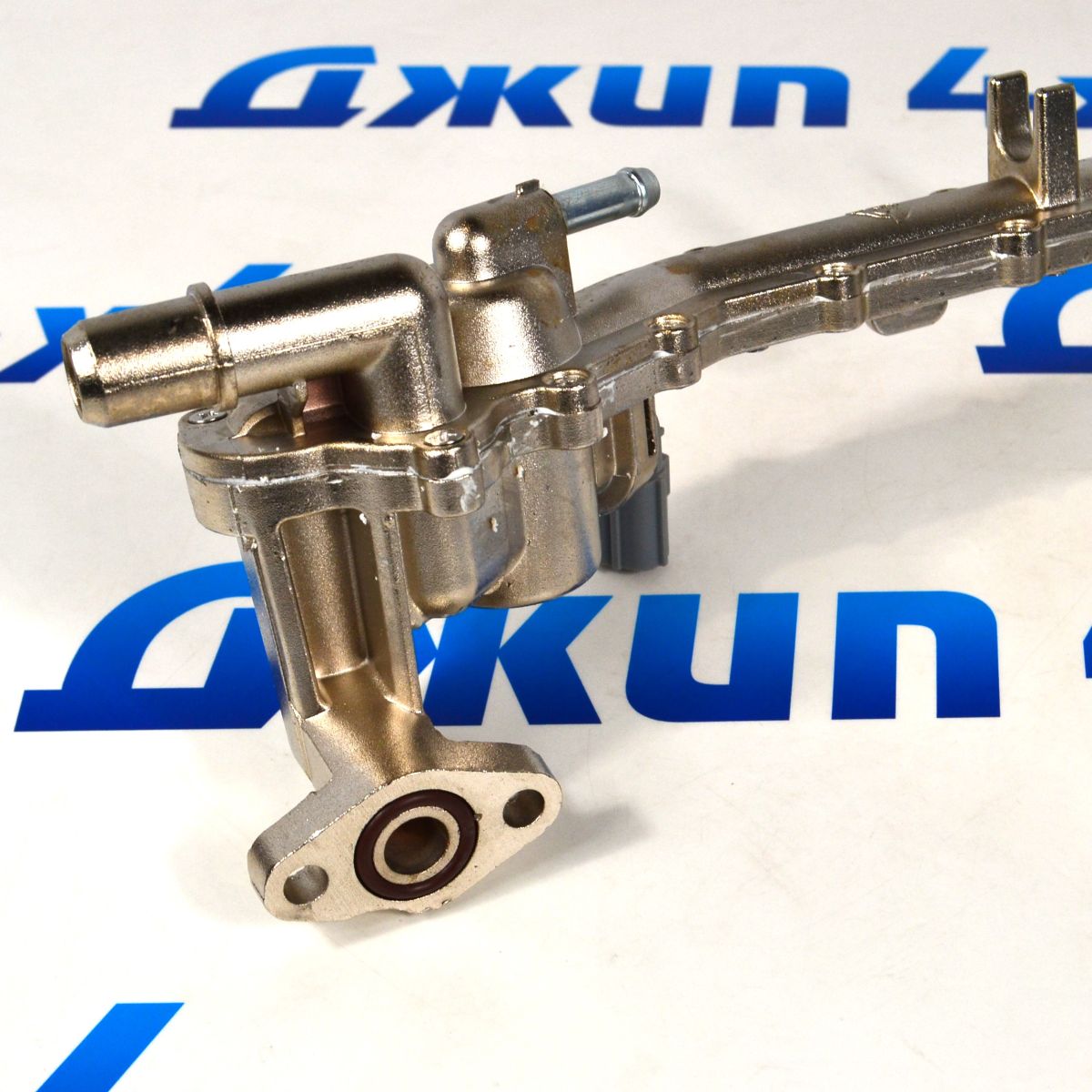 Трубка системы охлаждения между гбц Range Rover L405/Range Rover Sport L494 V5.0SC (алюминий) LR109402