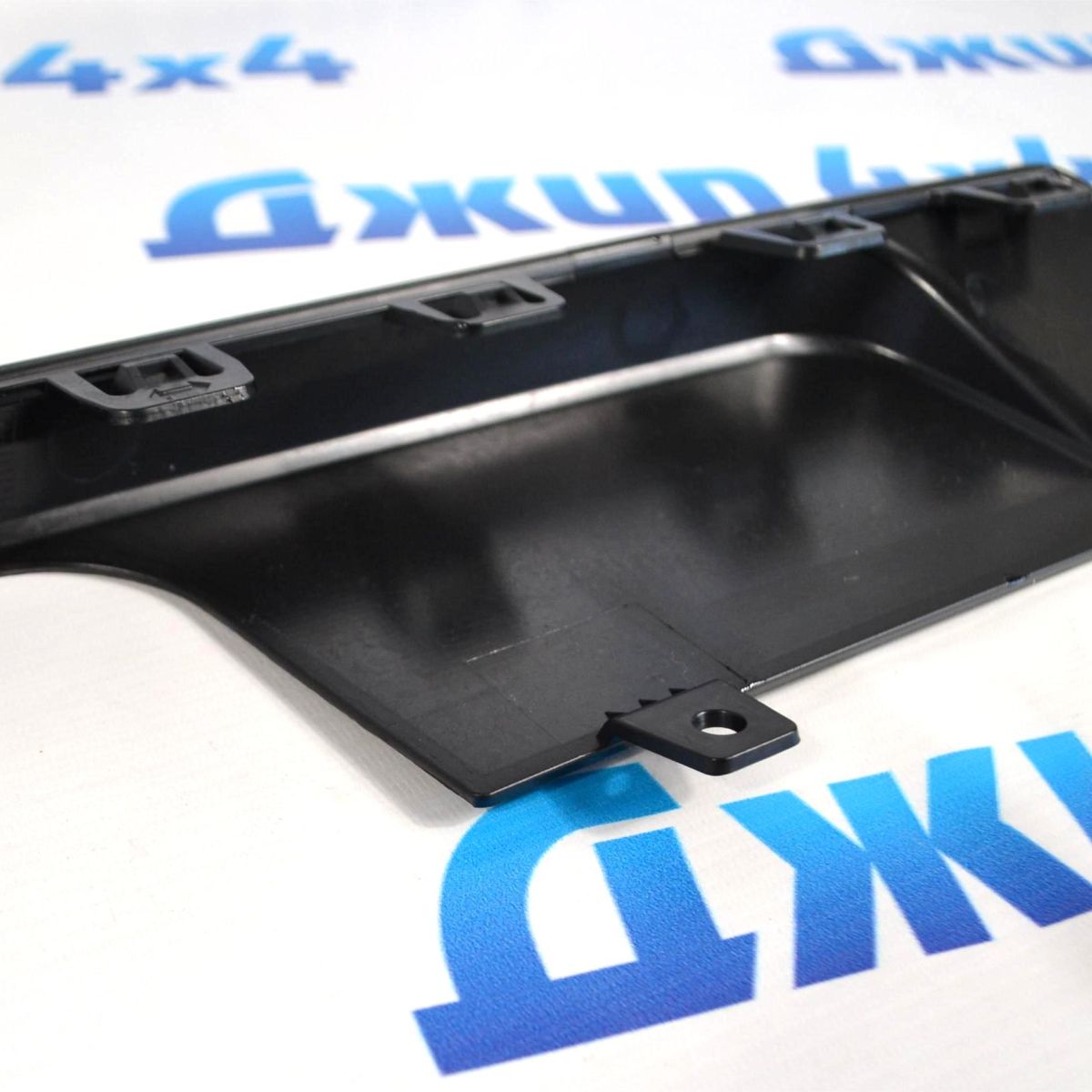 Накладка бампера заднего для электрического фаркопа Land Rover Defender L663 LR135963