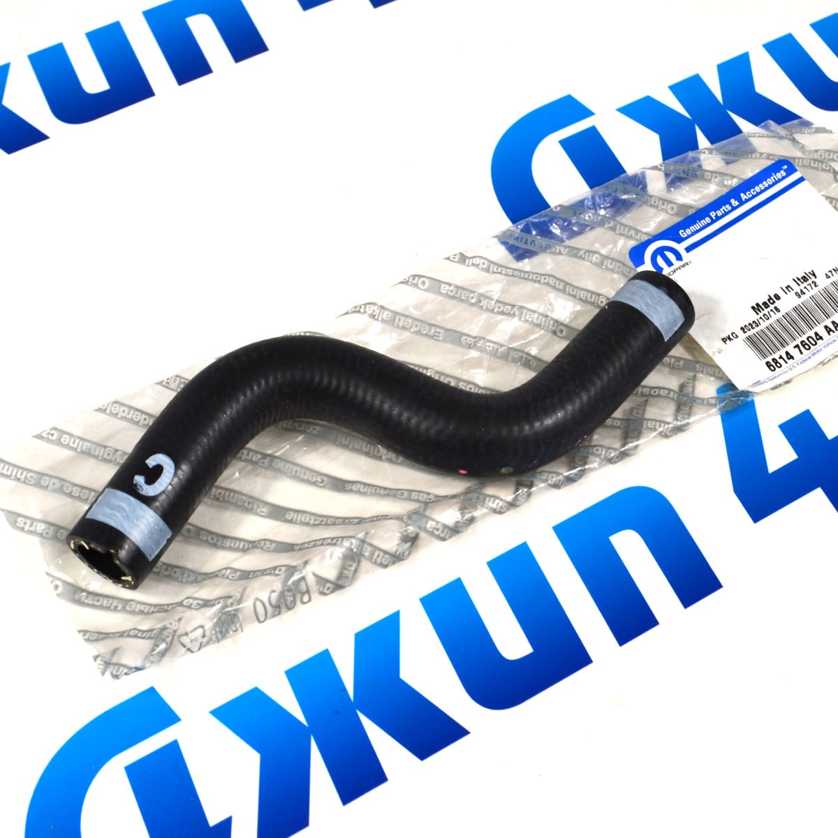 Патрубок маслоохладителя Jeep Grand Cherokee WK2 V3.0CRD 68147604AA