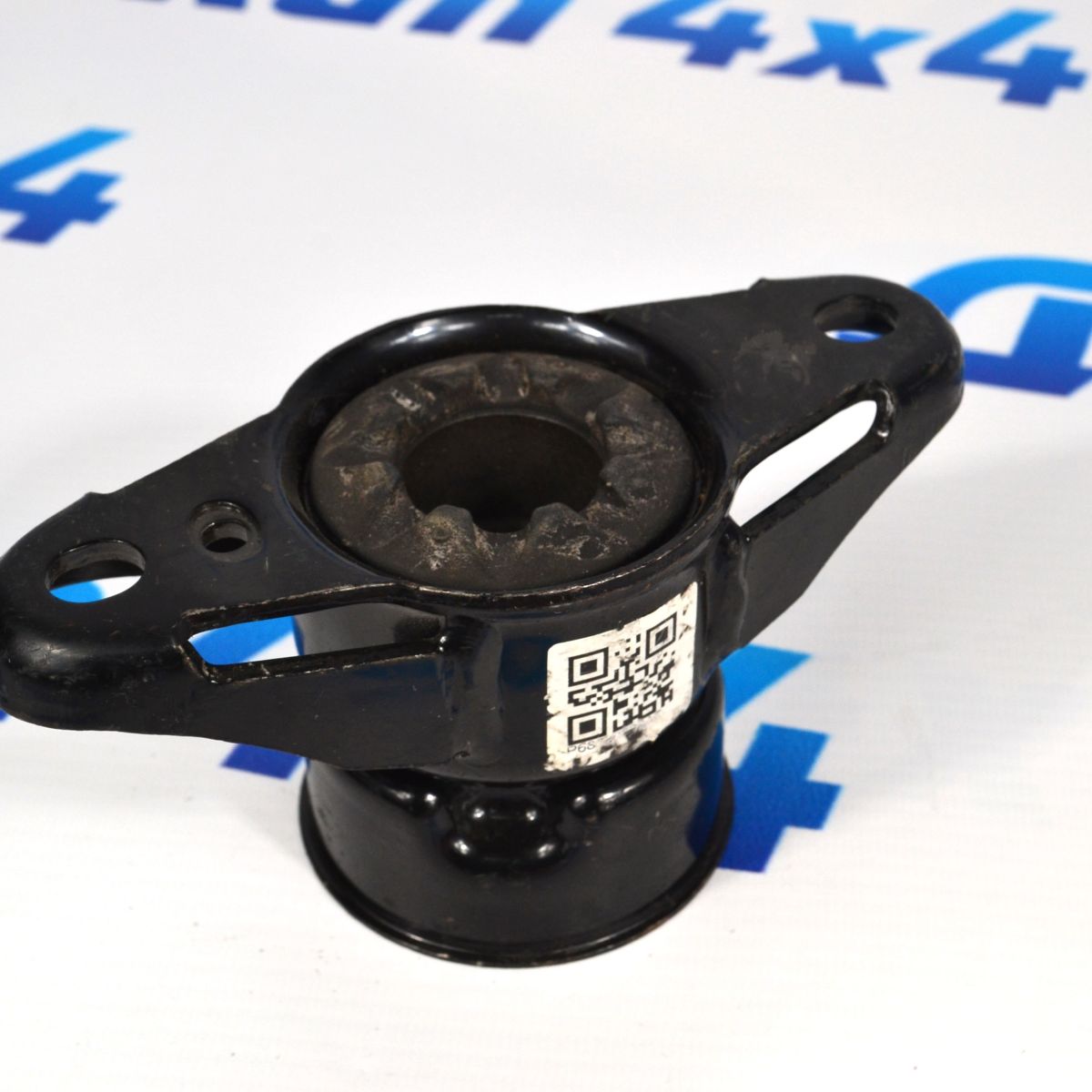 Опора заднего амортизатора Jeep Grand Cherokee WK2/Dodge Durango WD 68330541AA