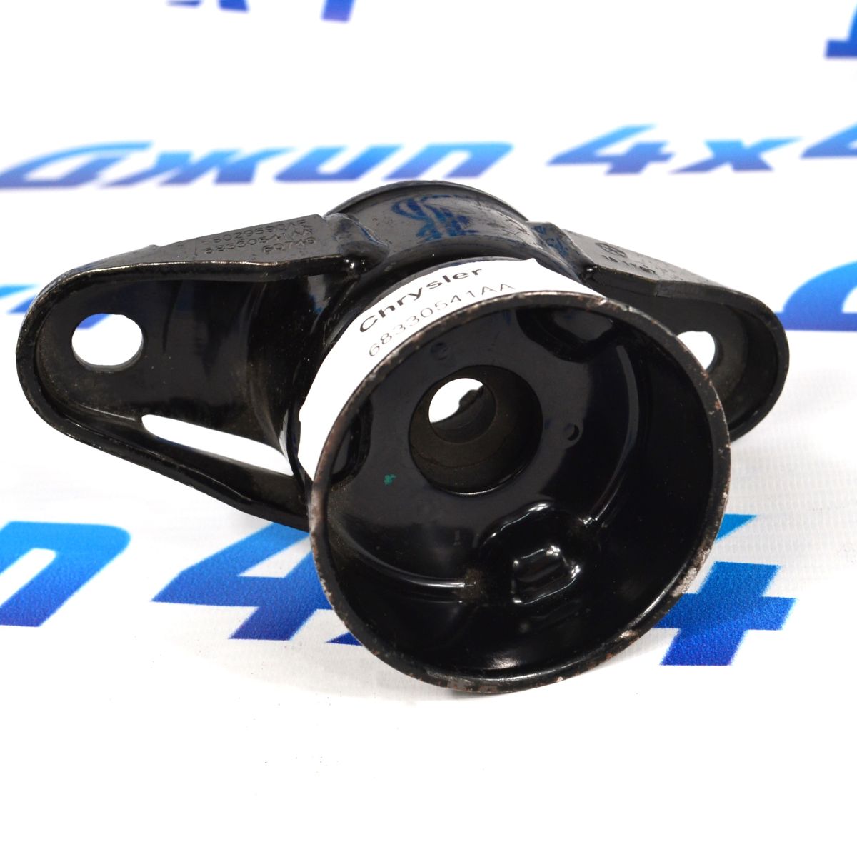 Опора заднего амортизатора Jeep Grand Cherokee WK2/Dodge Durango WD 68330541AA