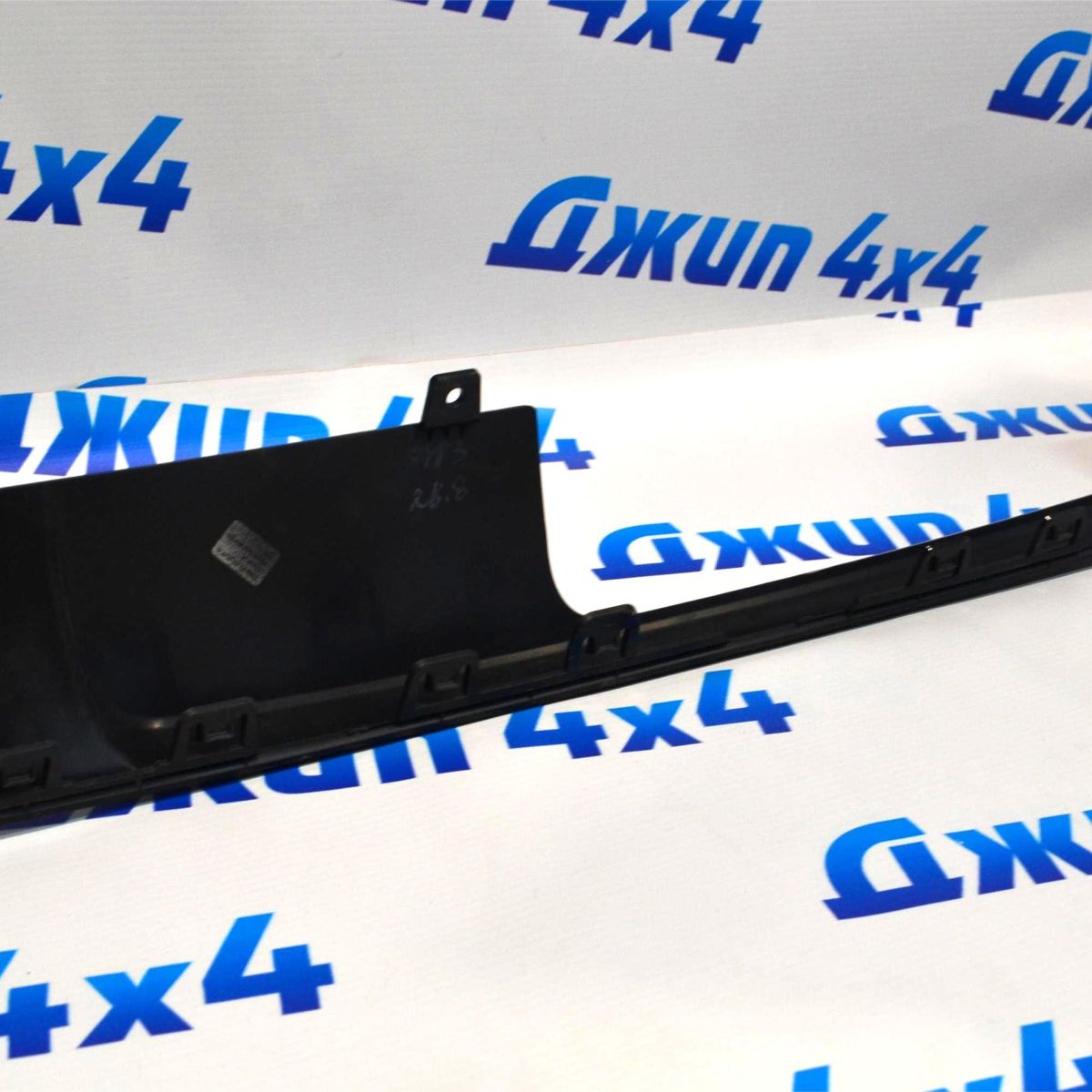 Накладка бампера заднего для электрического фаркопа Land Rover Defender L663 LR135963