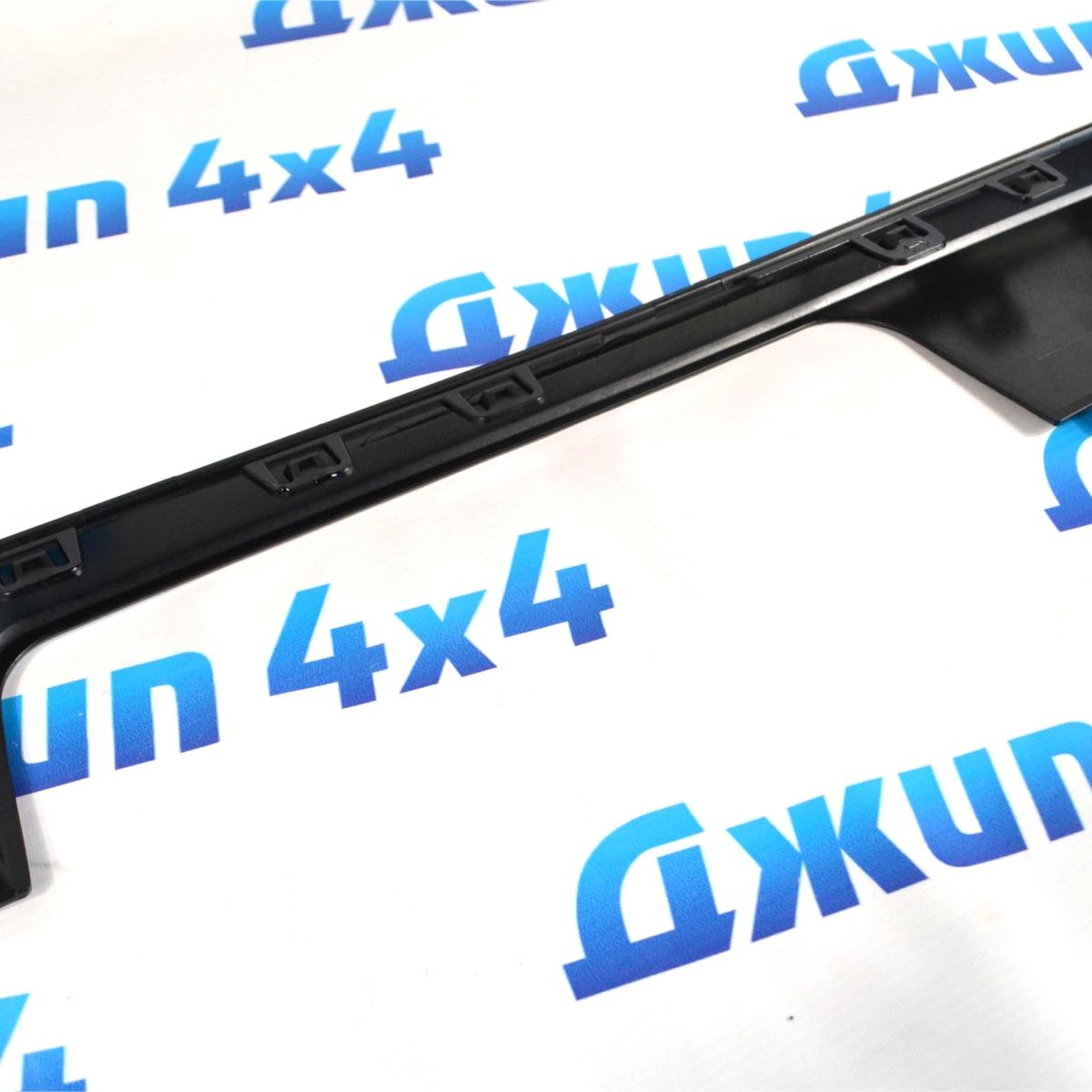 Накладка бампера заднего для электрического фаркопа Land Rover Defender L663 LR135963