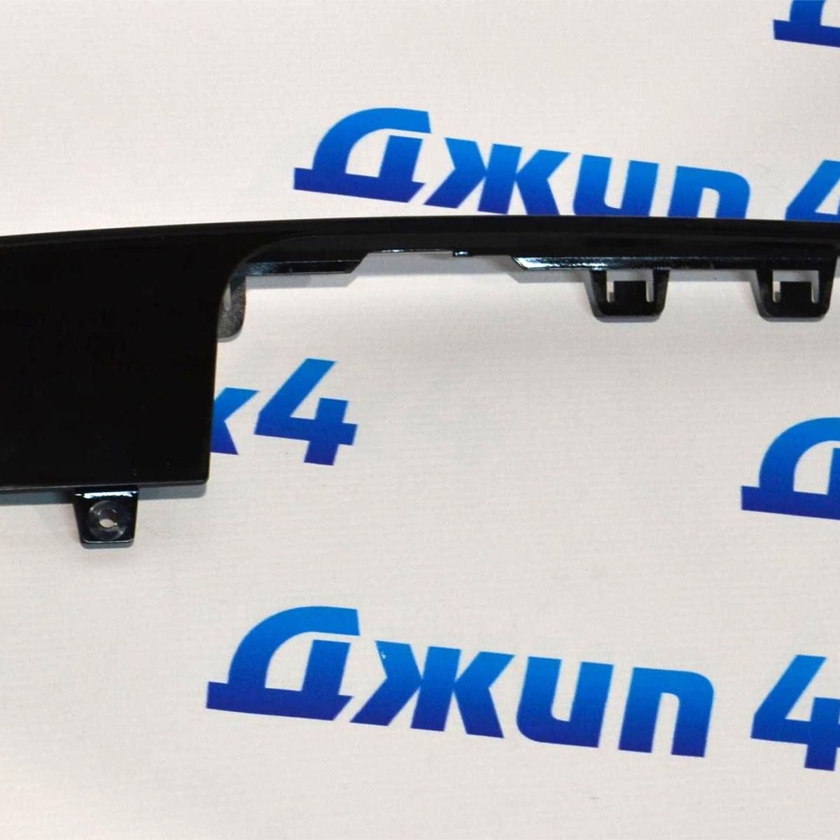 Накладка бампера заднего для электрического фаркопа Land Rover Defender L663 LR135963