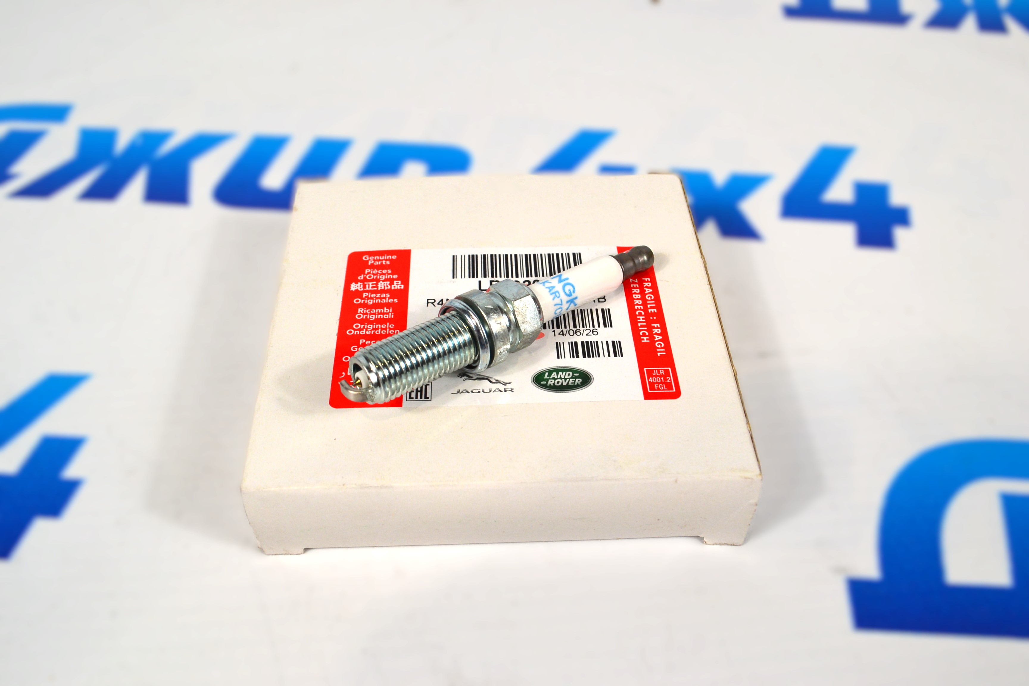 Свеча зажигания Land Rover Range Rover 5.0SC LR032080