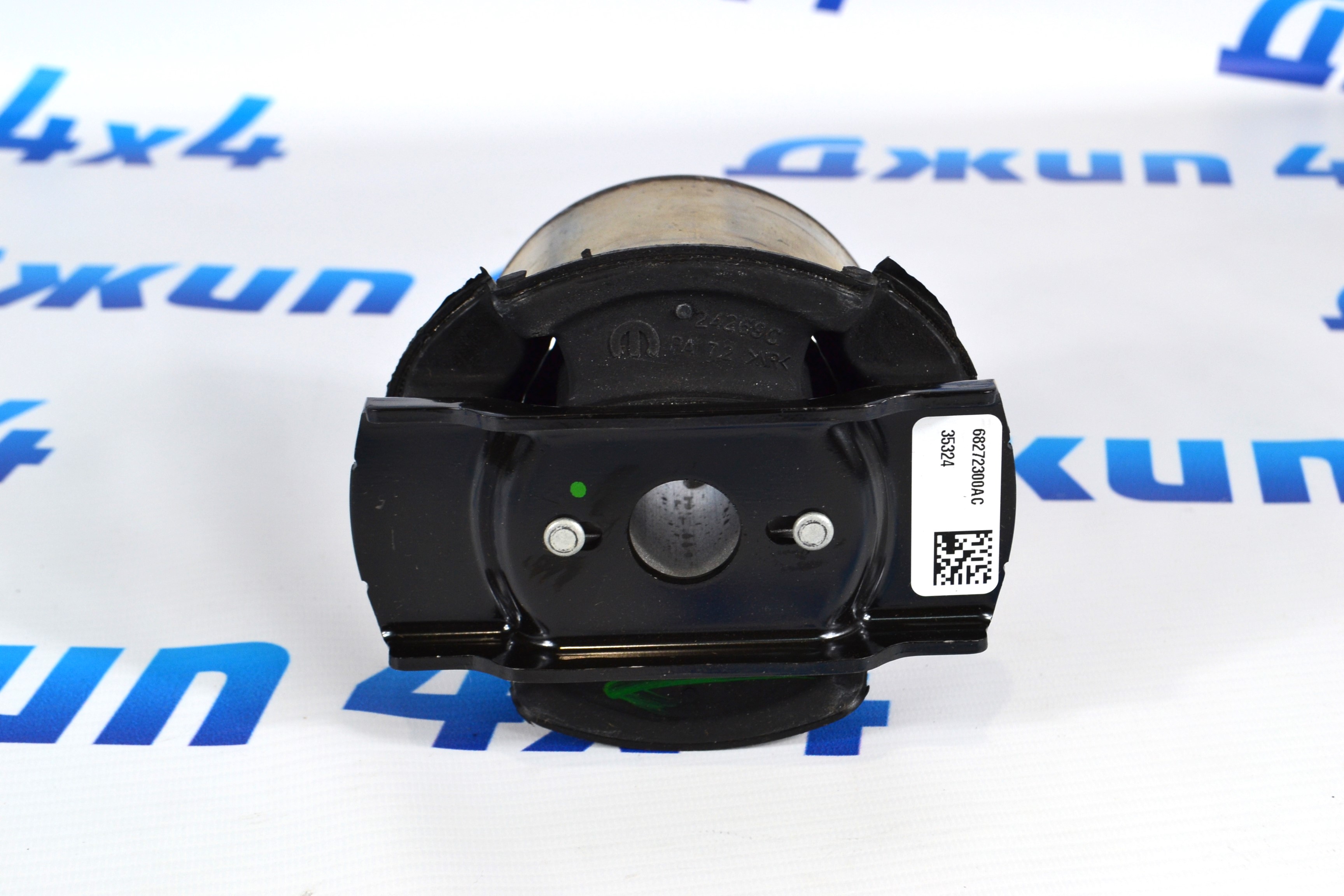 Сайлентблок заднего подрамника Jeep Grand Cherokee WK2/Dodge Durango WD (передний) 68272300AC