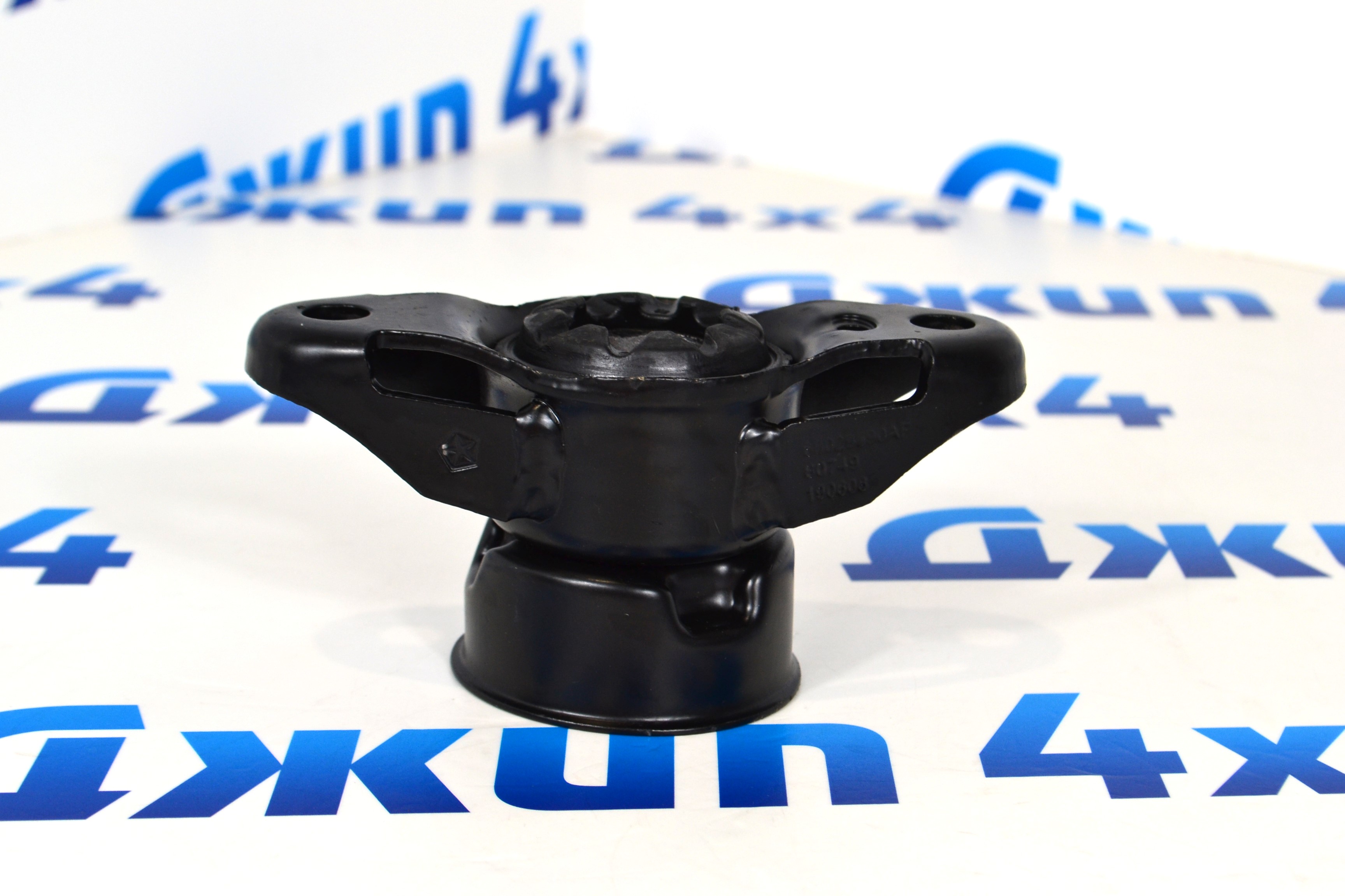 Опора заднего амортизатора Jeep Grand Cherokee WK2 68029590AF