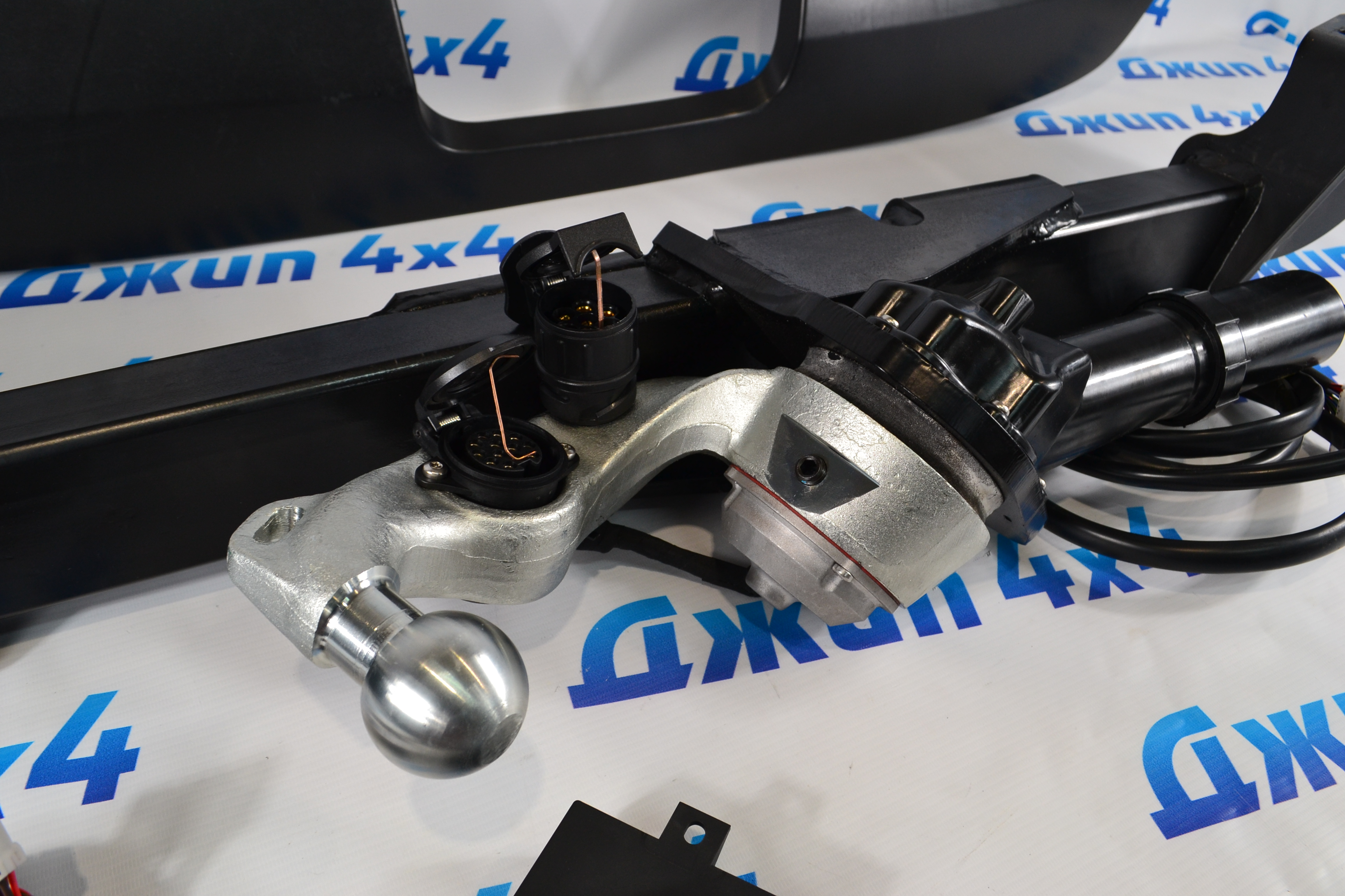 Выдвижной электрический фаркоп Land Rover Discovery 5 VPLRT0171