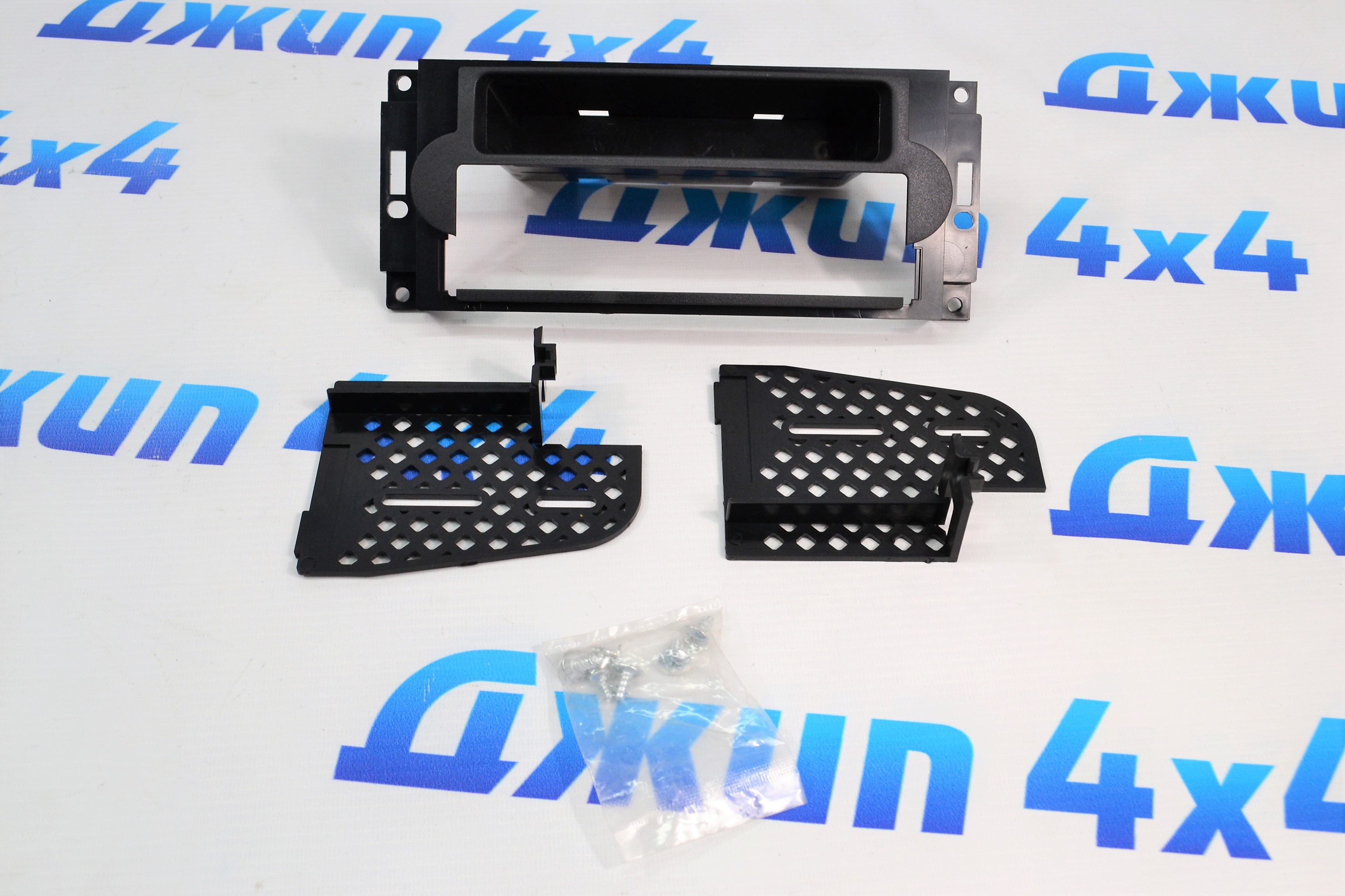 Рамка переходная для магнитолы Jeep/Dodge/Chrysler 2004-2010 (однодиновая) CDK648