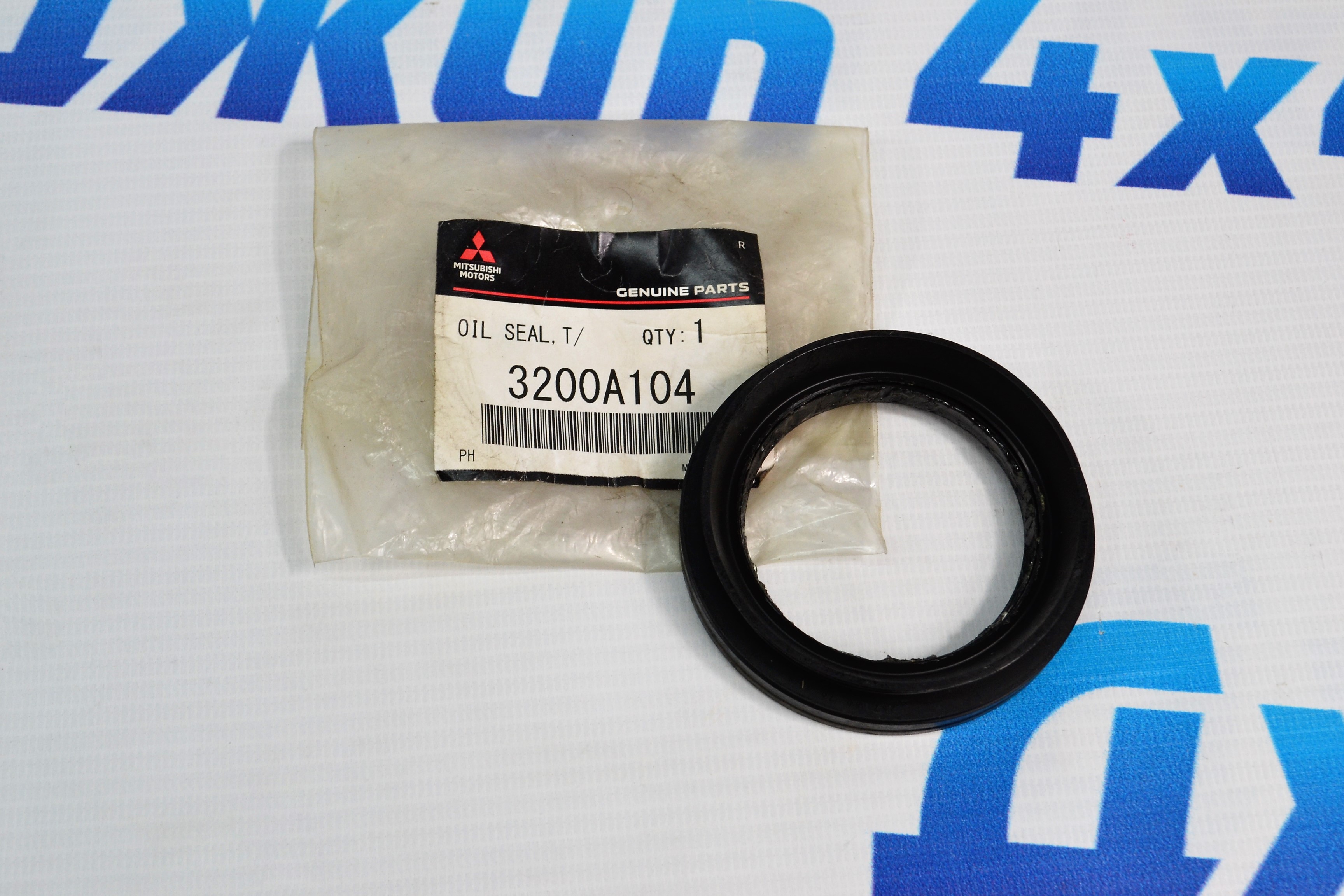 Сальник полуоси передней правой Jeep Compass MK 2007-2010 (для 4WD) 68005263AA