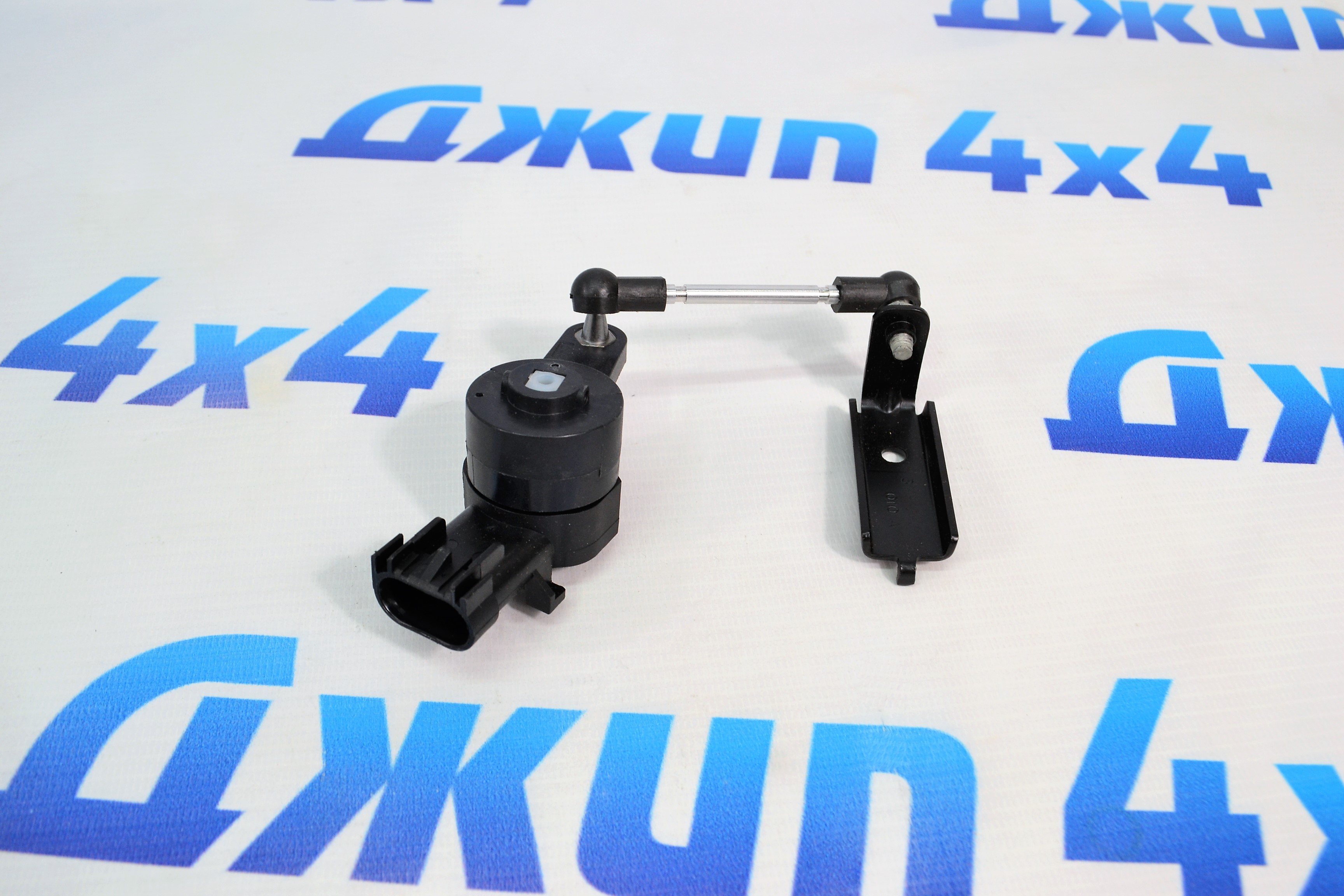 Датчик положения кузова Jeep Grand Cherokee WK2/Dodge Durango WD (задний/правый) 68245332AF