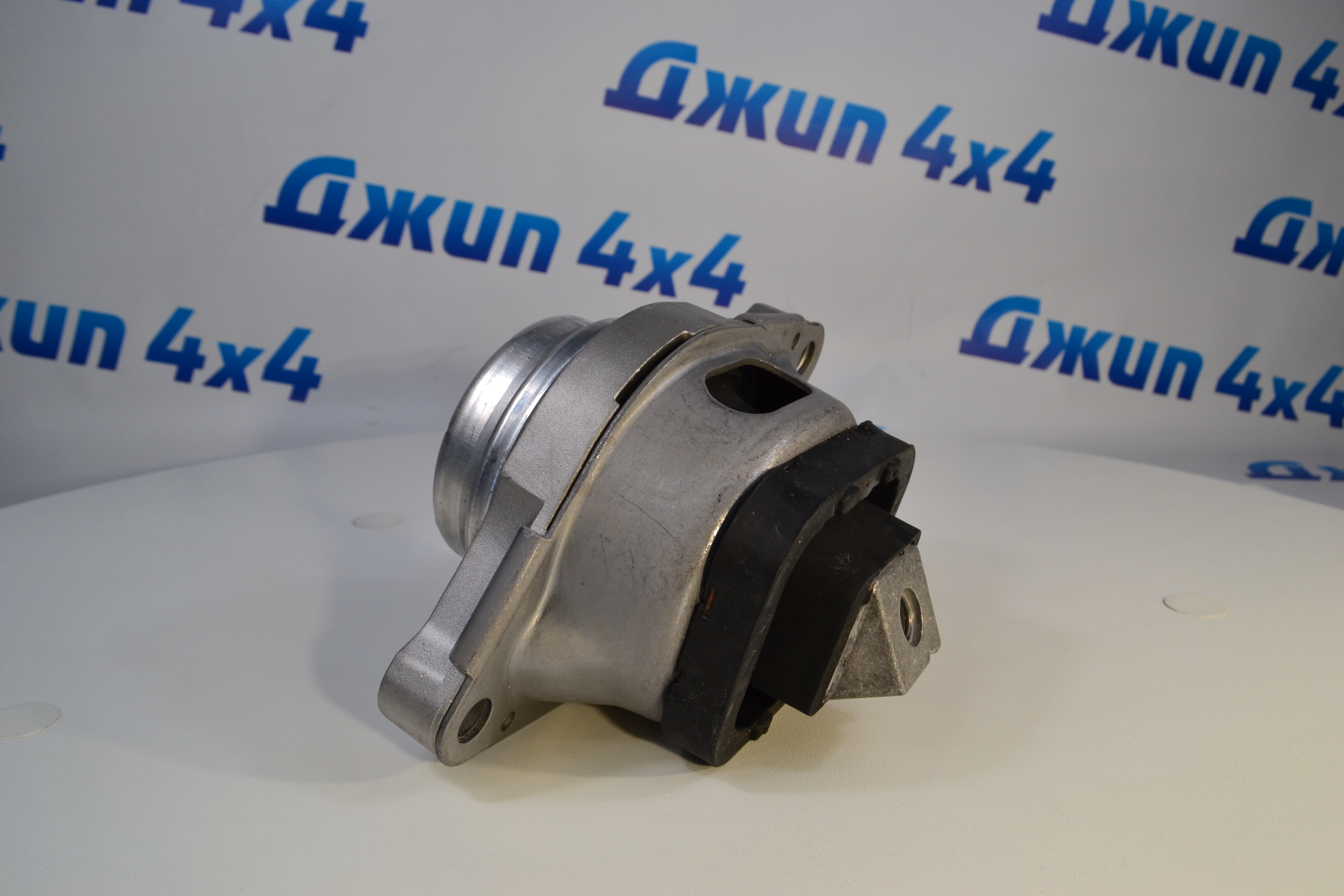 Опора двигателя левая Range Rover L322 V3.6TD/V4.4TD LR022563