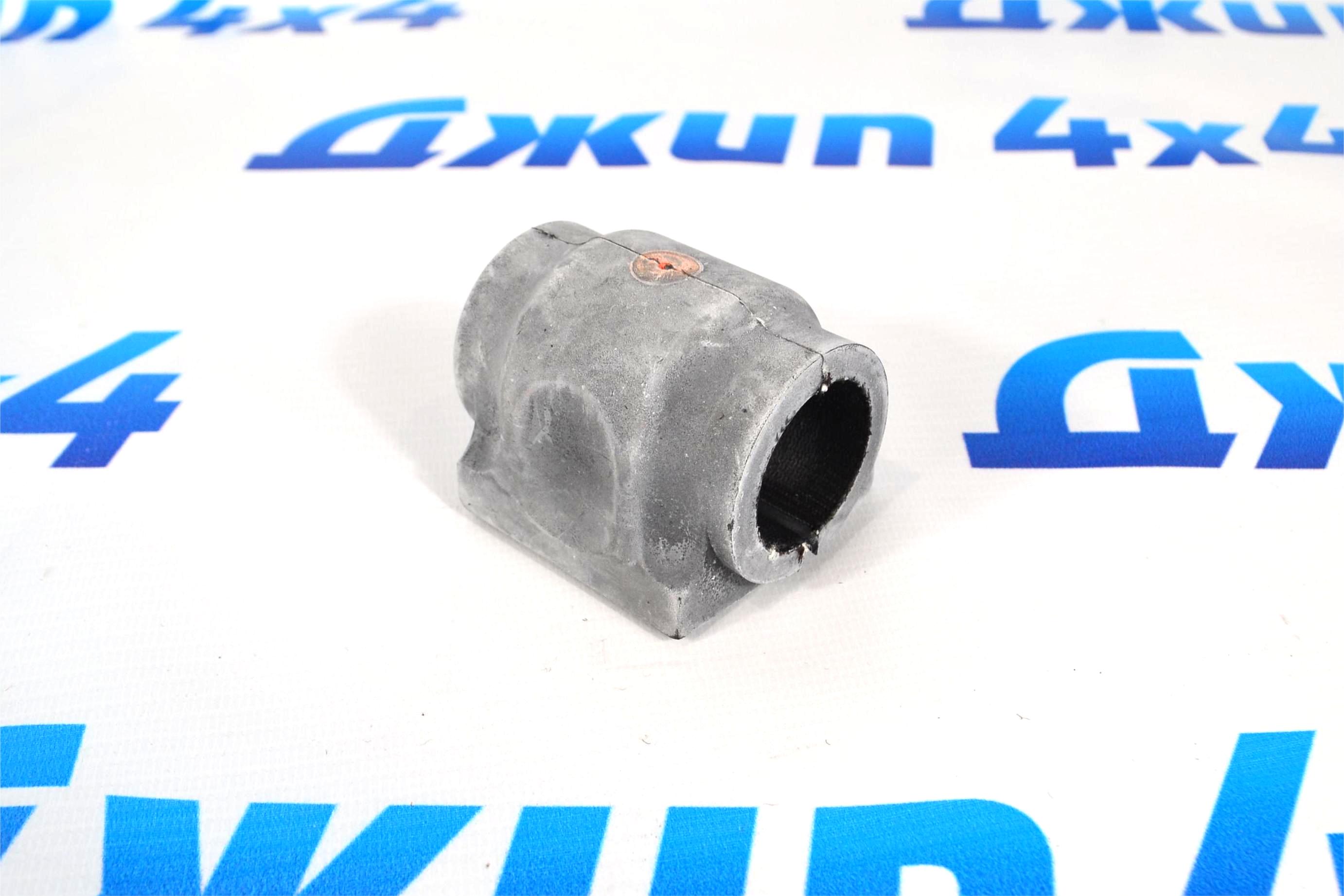 Втулка переднего стабилизатора Land Rover Discovery 4 L319 LR018346