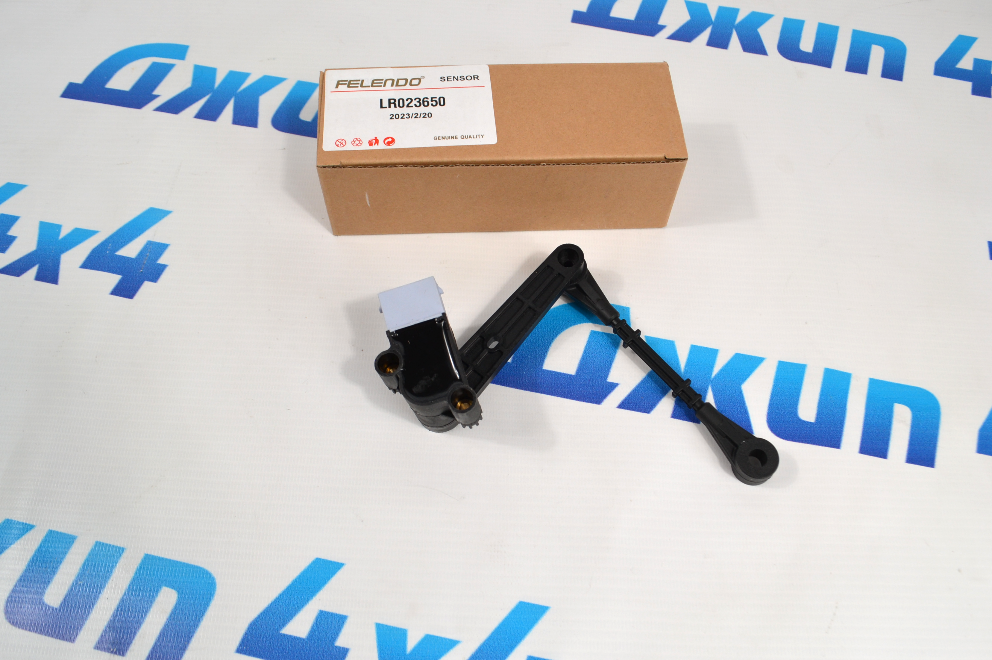 Датчик положения кузова Range Rover Sport  L320 (задний) LR023650