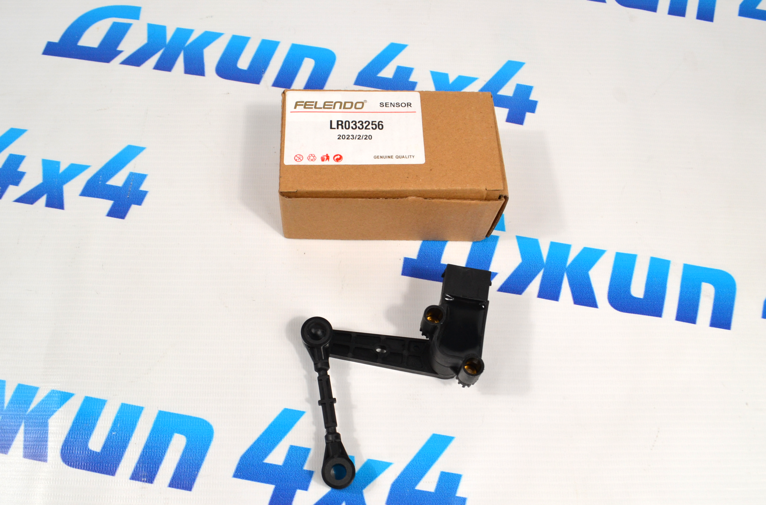 Датчик положения кузова Land Rover Discovery 5 L462/Range  Rover L405 (передний) LR033256