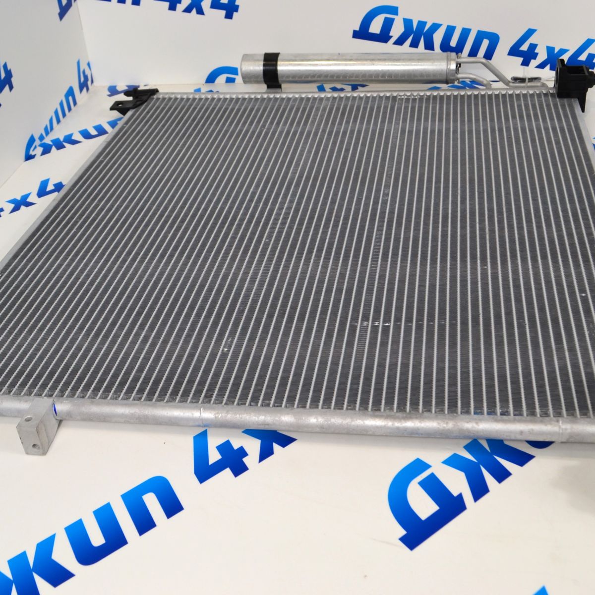 Радиатор кондиционера Land Rover Discovery 5 L462 V2.0TD LR142436