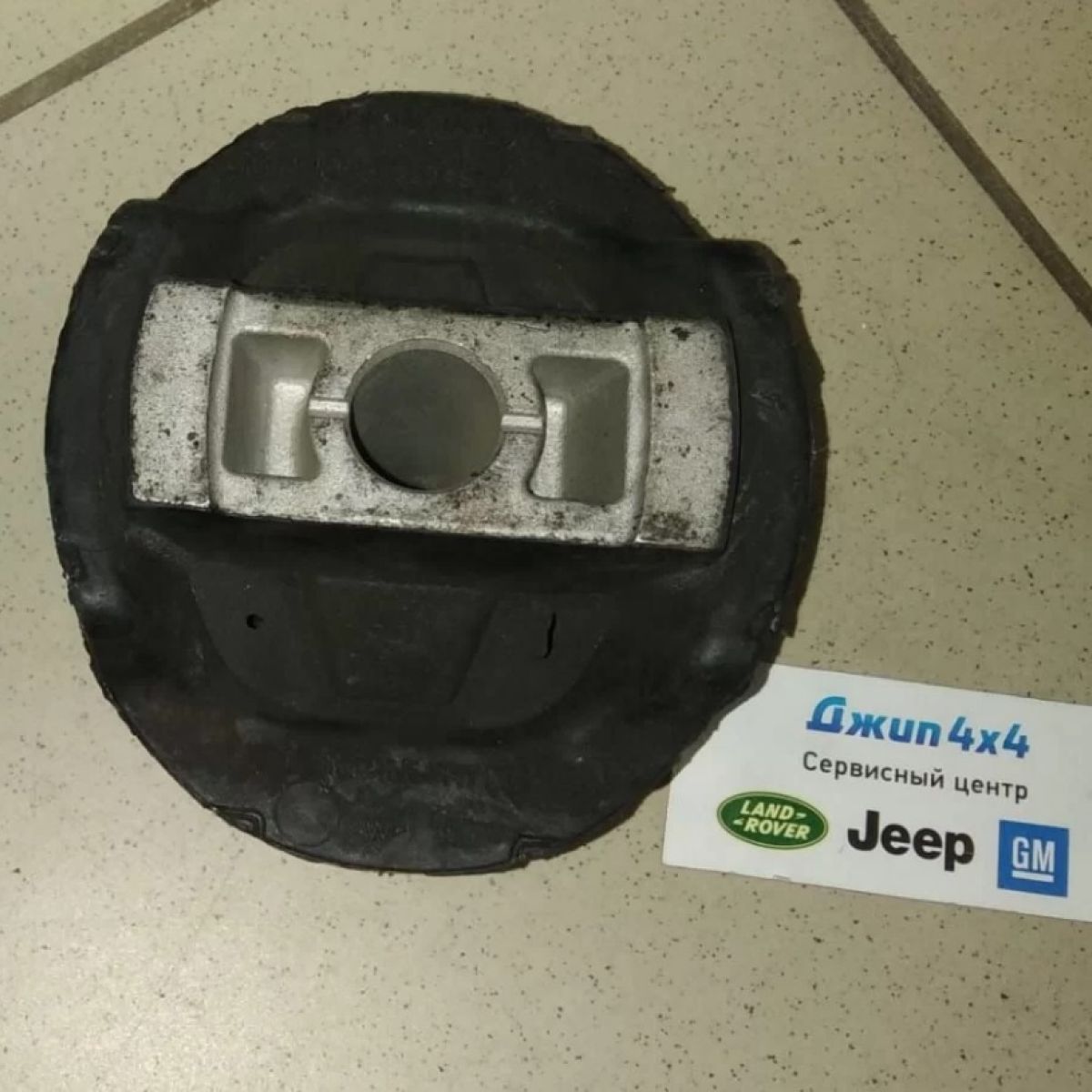 Сайлентблок передний подрамника заднего Jeep Grand Cherokee WK2/Dodge Durango WD 05090030AC