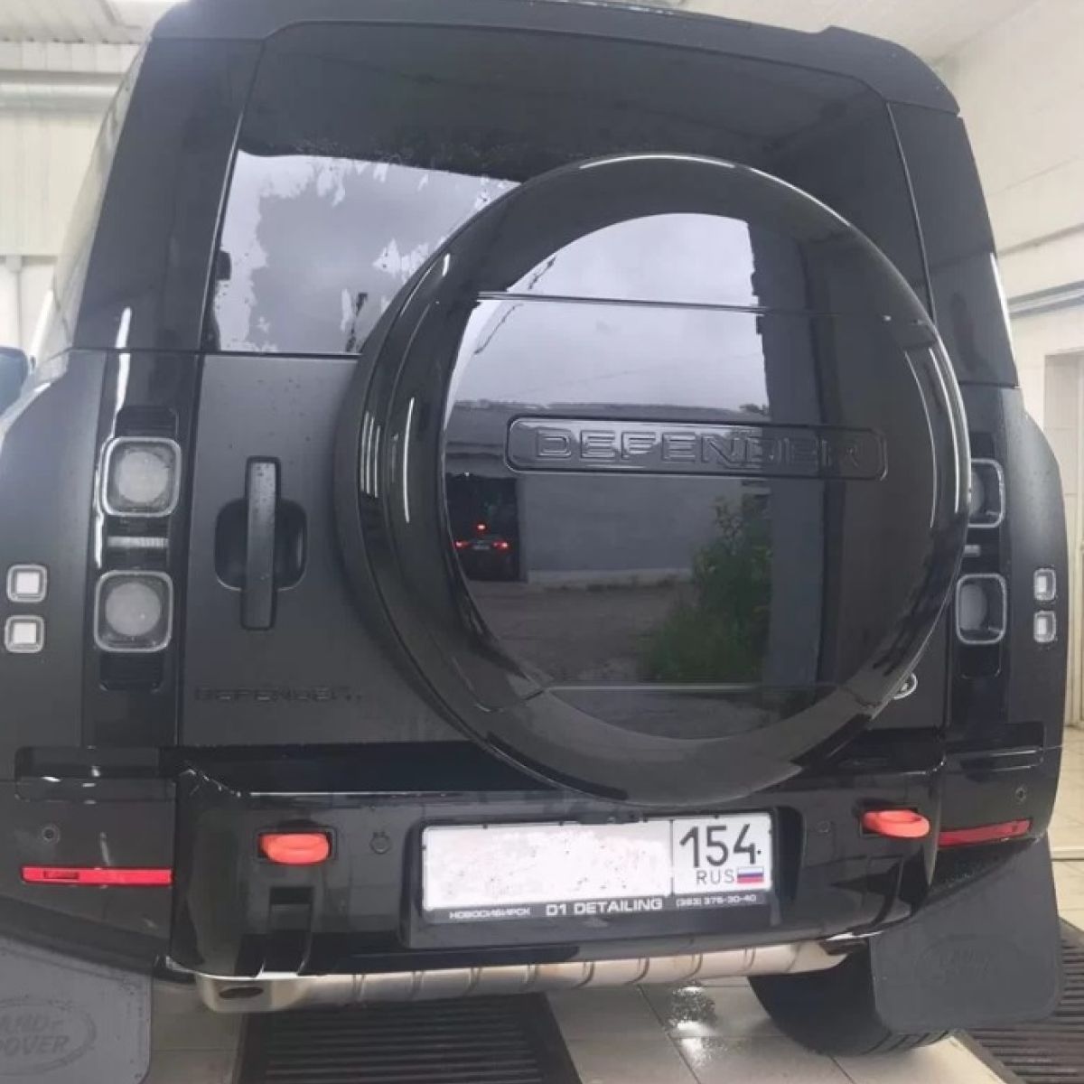 Чехол запасного колеса Land Rover Defender (чёрный глянцевый) VPLEW0143GBL