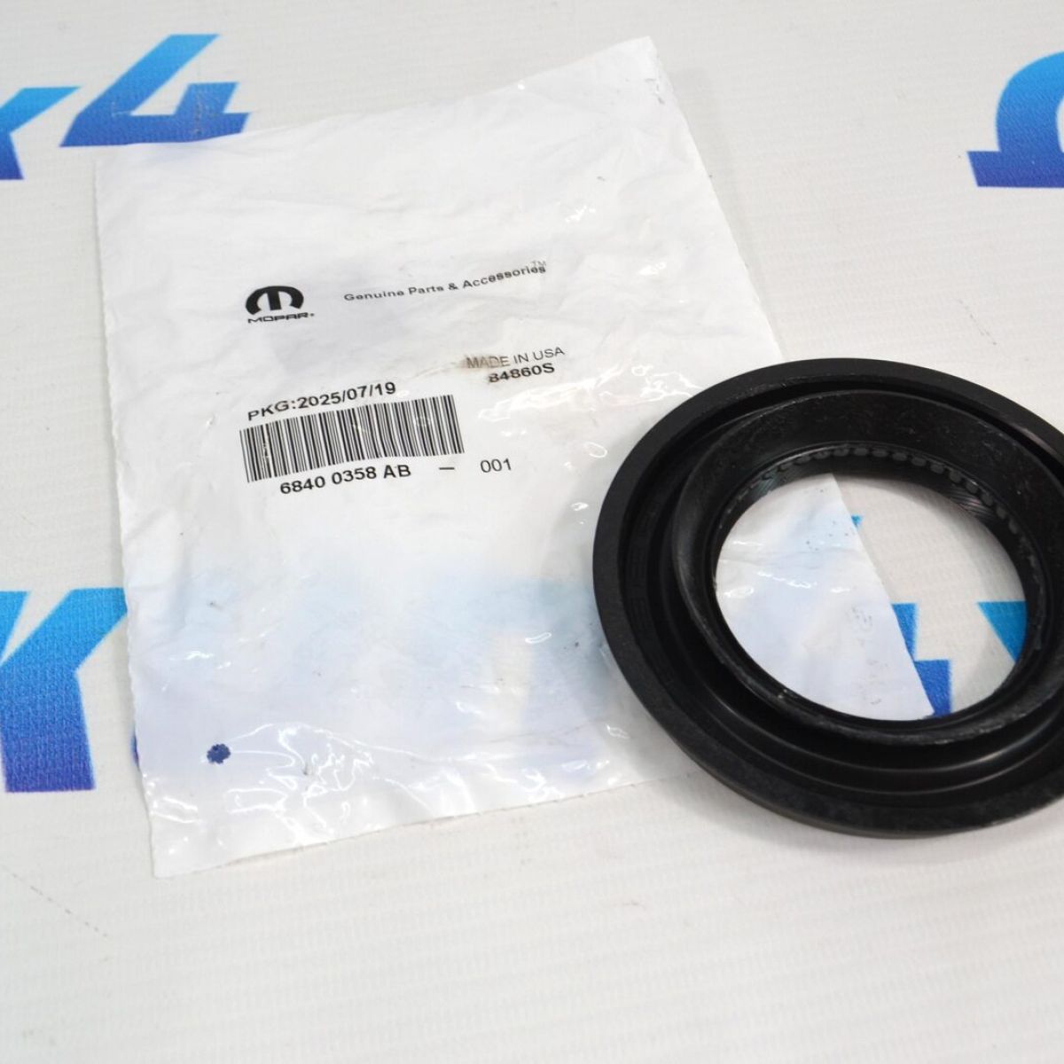 Сальник хвостовика переднего редуктора Jeep Wrangler JL/Jeep Gladiator JT 68400358AB