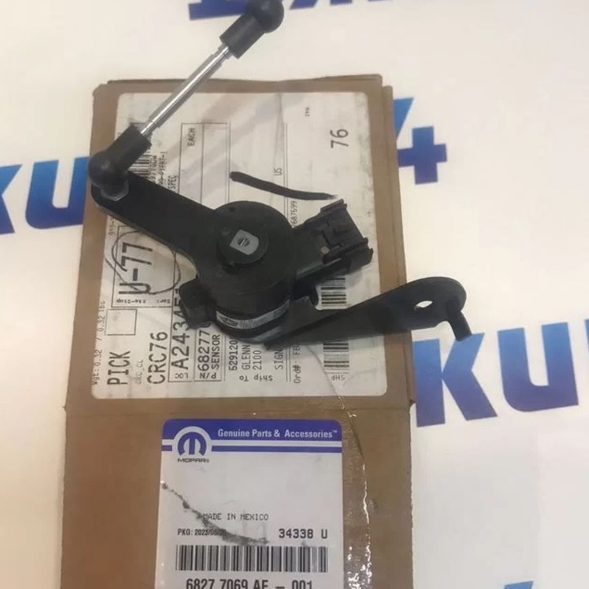 Датчик положения кузова Dodge Ram 1500 DT (передний/левый) 68277069AE