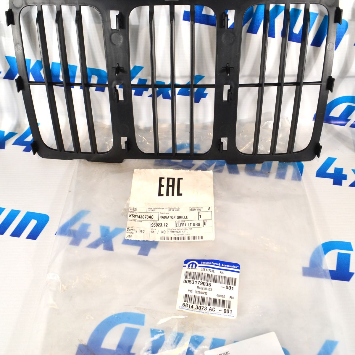 Решетка радиатора Jeep Grand Cherokee WK2 68143073AC