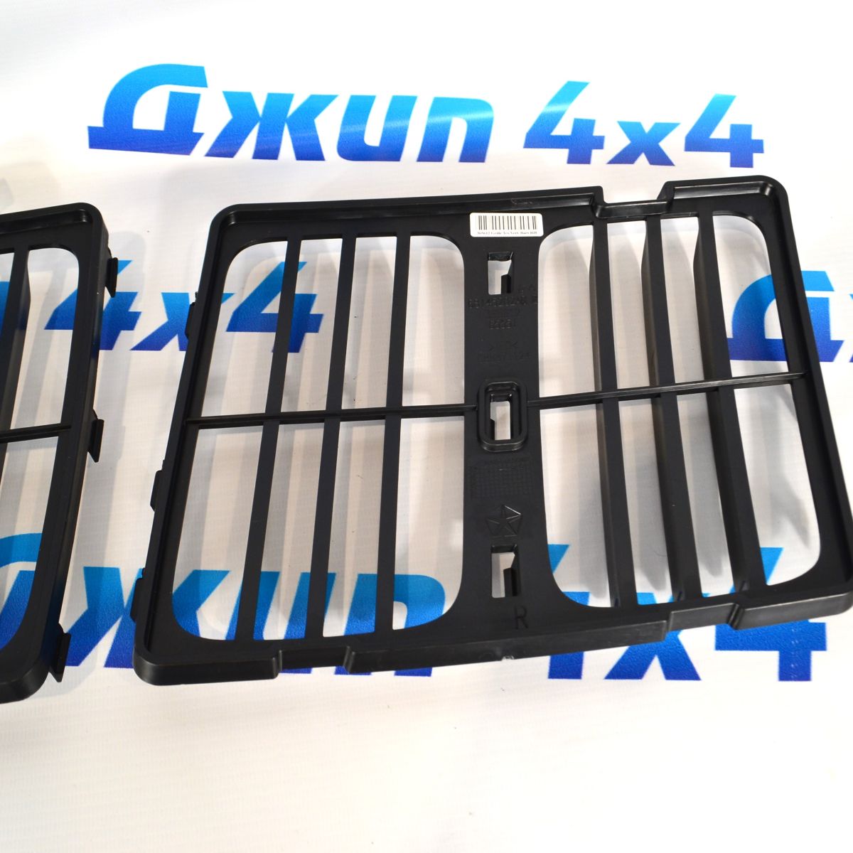 Решетка радиатора Jeep Grand Cherokee WK2 68143073AC