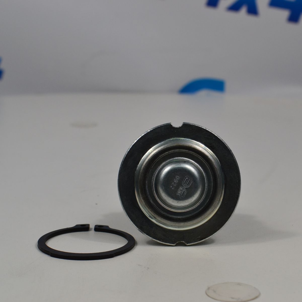 Шаровая опора переднего верхнего рычага Land Rover Discovery L319/Range Rover Sport L320 RBK500170