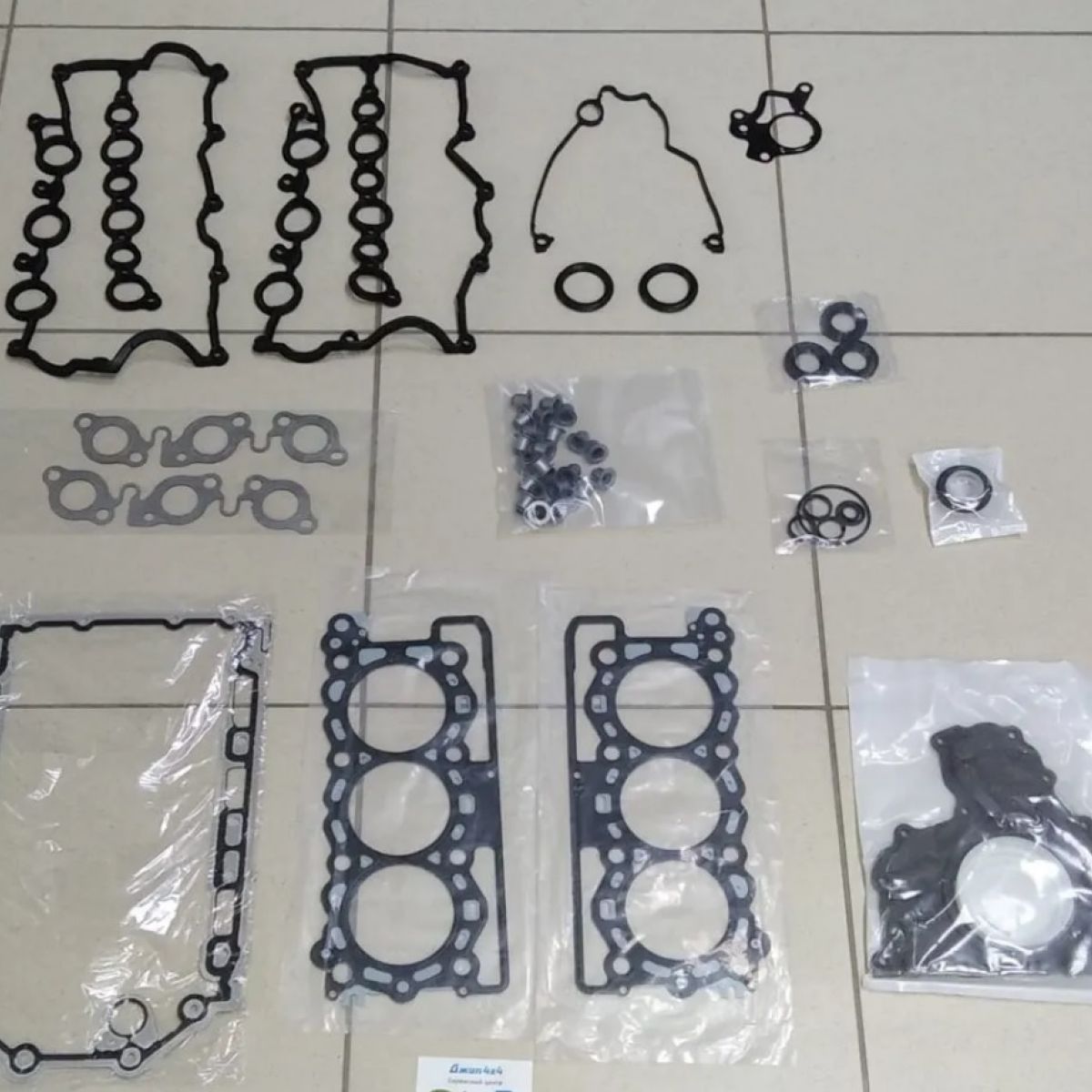 Комплект прокладок двигателя Land Rover V3.0TD LR013063