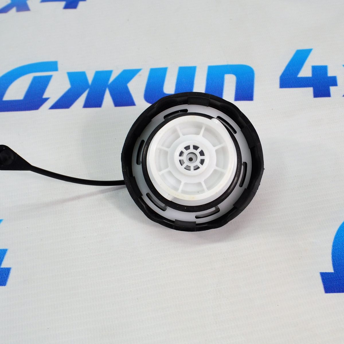 Крышка бензобака Dodge Challenger LC 2011-2014 68139752AA