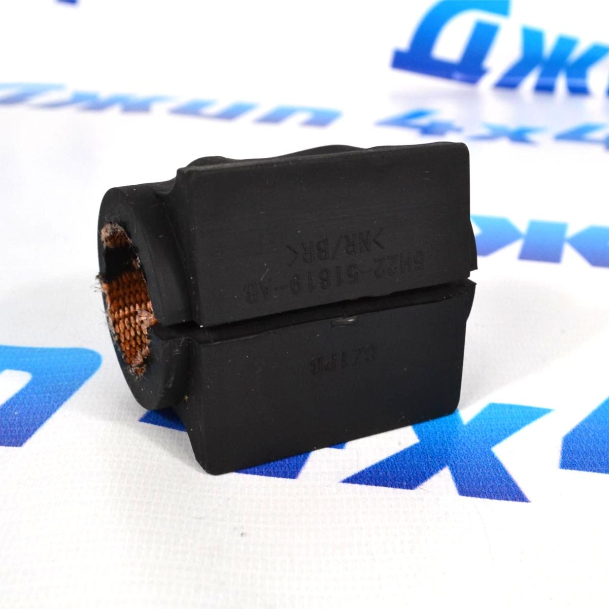 Втулка  переднего стабилизатора Land Rover Discovery L319/Range Rover Sport L320 LR015339