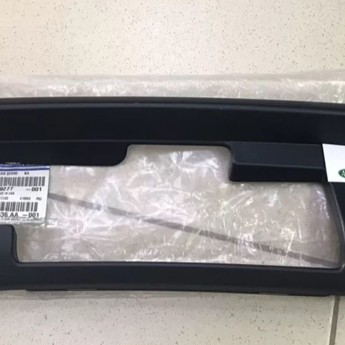 Рамка в бампер под фаркоп со вставкой Jeep Grand Cherokee WK2 68111636AA