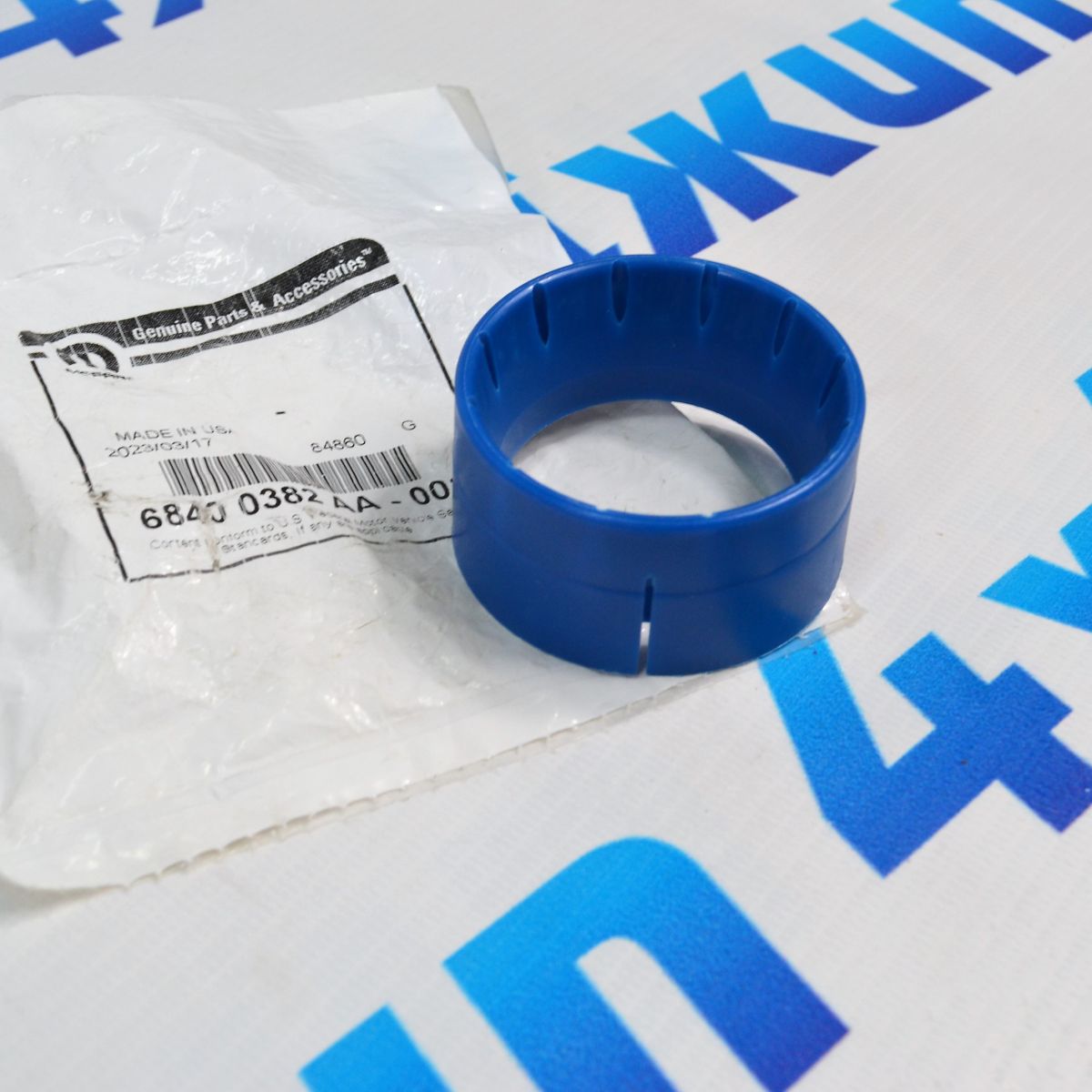 Втулка полуоси передней синяя Jeep Wrangler JL 68400382AA