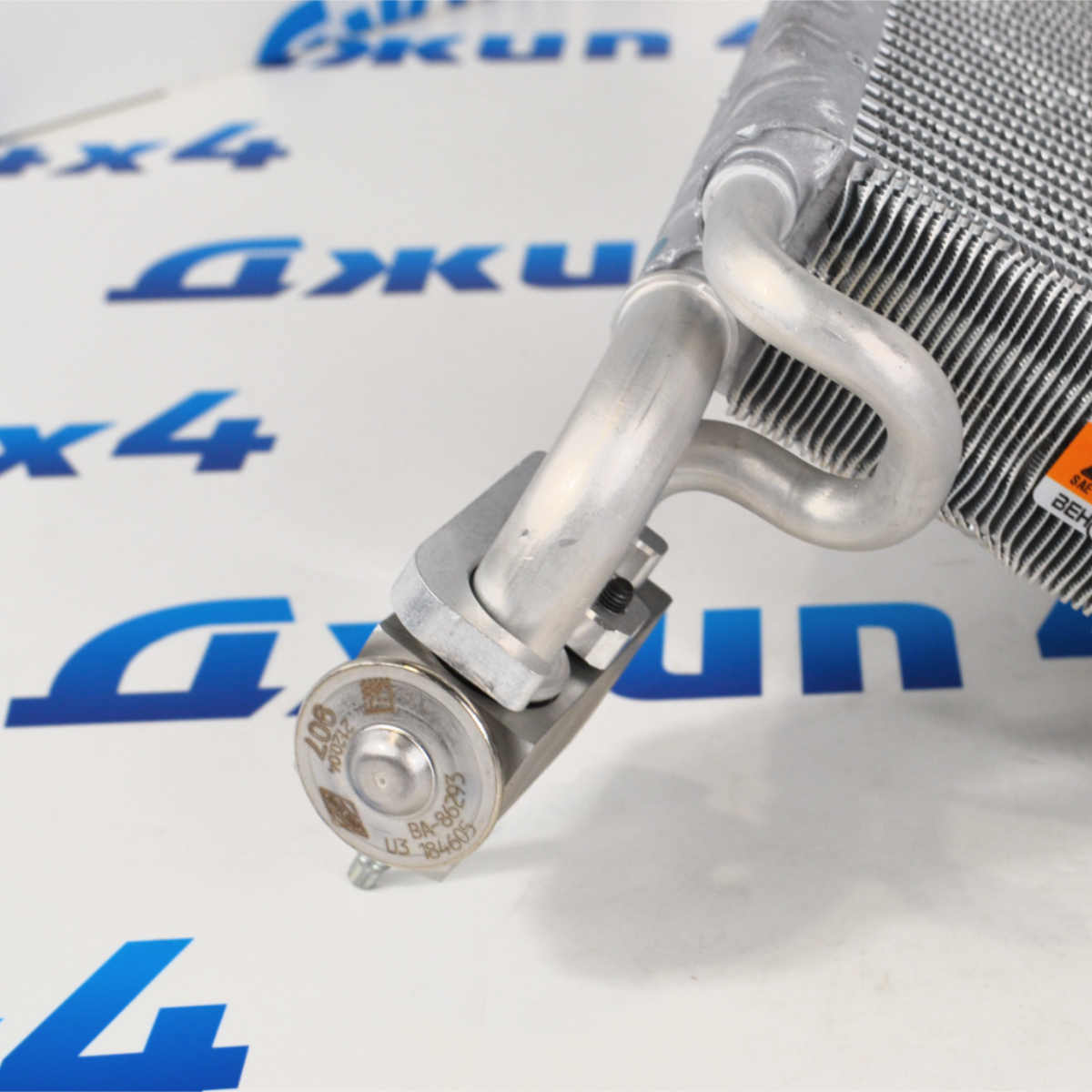 Испаритель кондиционера в комплекте с редукционным клапаном Jeep Grand Cherokee WK2/Dodge Durango 68200524AA