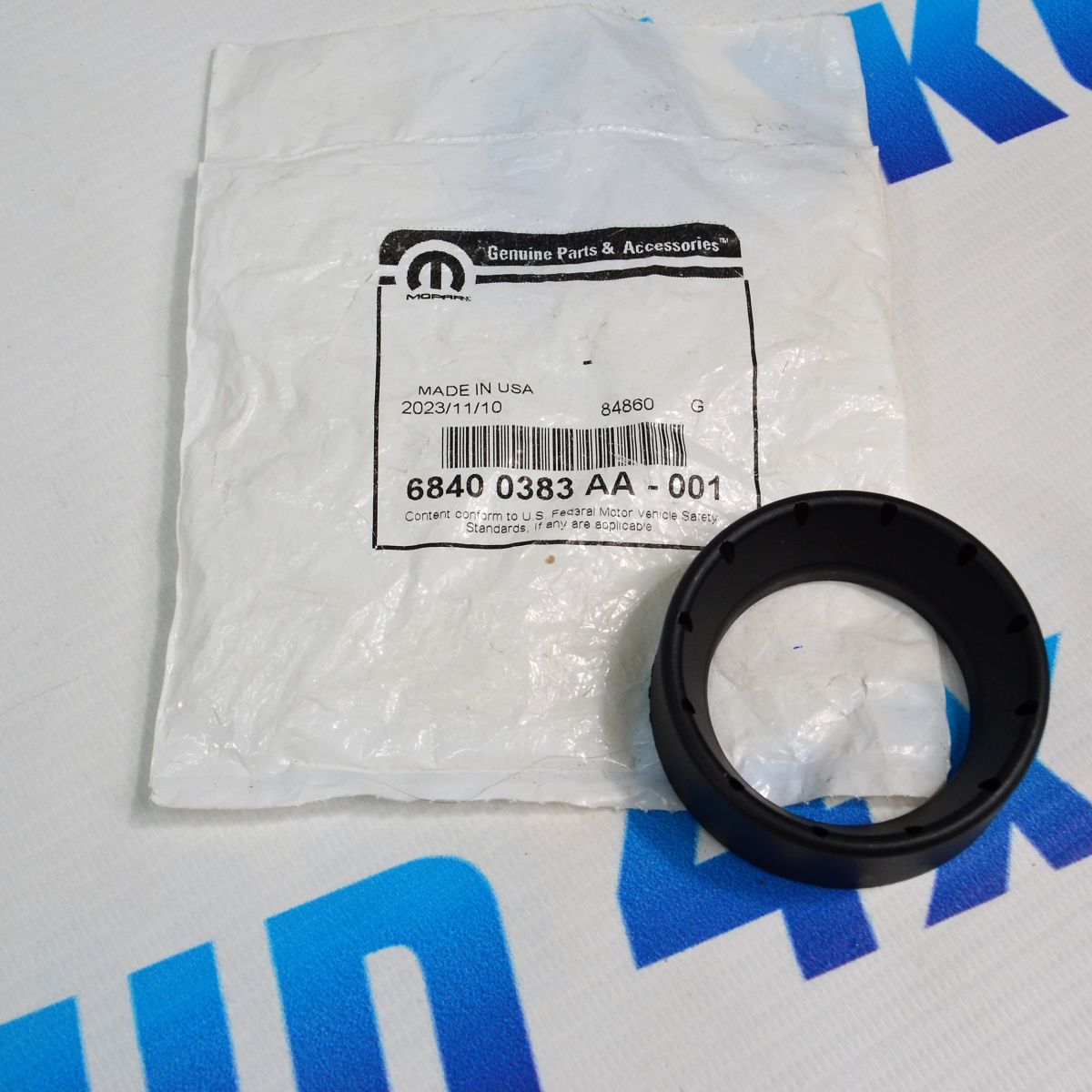 Втулка полуоси передней чёрная Jeep Wrangler JL 68400383AA
