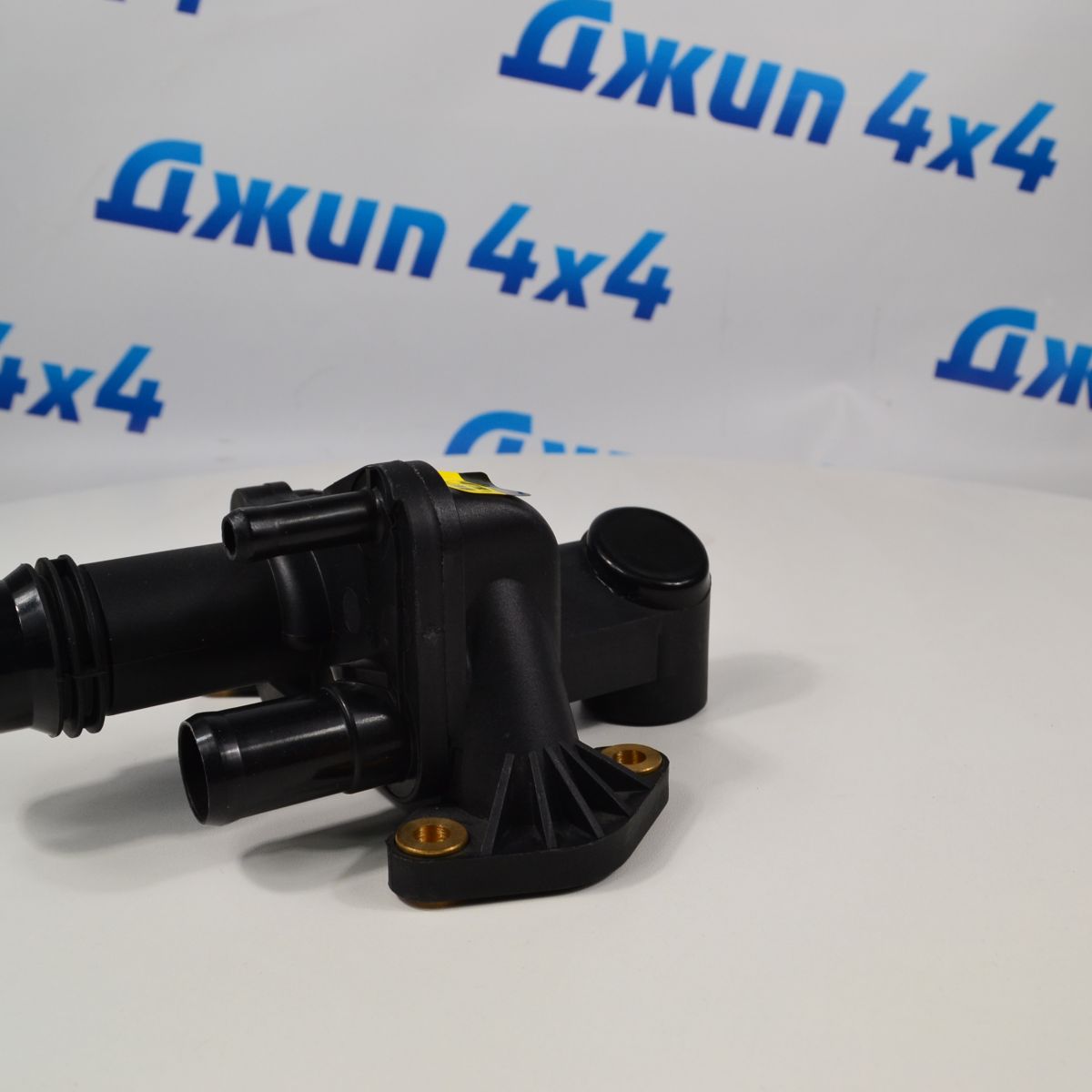Тройник системы охлаждения Land Rover Discovery L319/Range Rover Sport L320  V2.7TD/3.0TD LR073372
