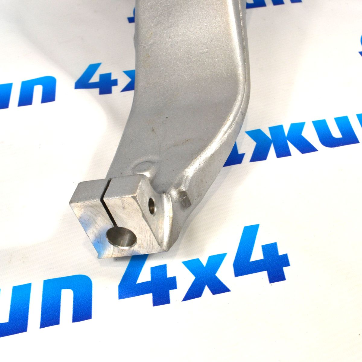 Кулак поворотный правый Range Rover L405/Range Rover Sport L494 LR040118