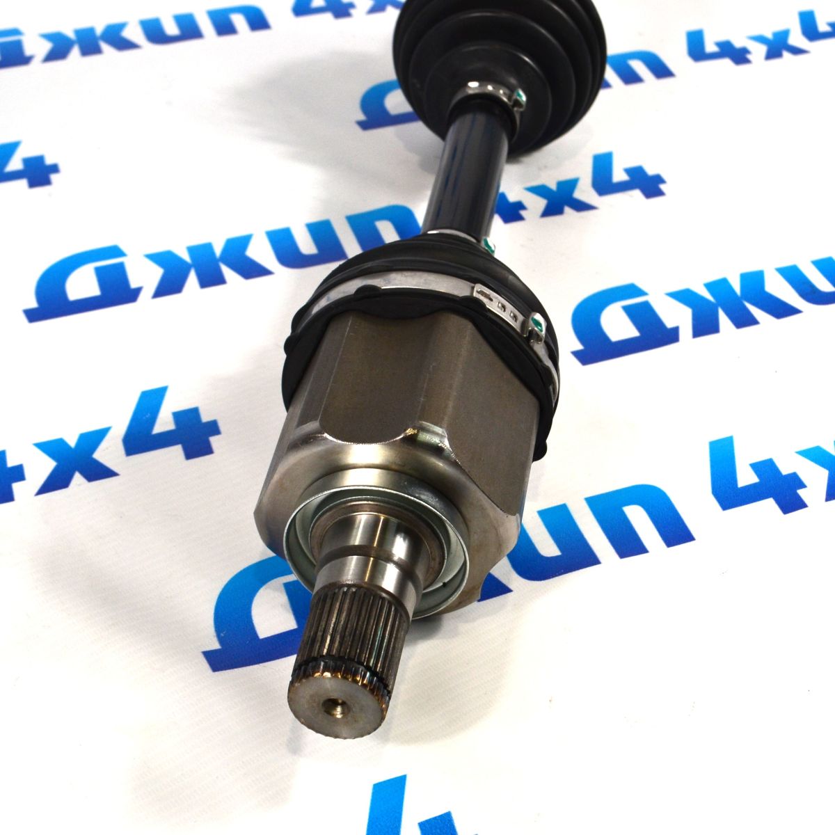 Привод передний Land Rover Discovery Sport L550/Range Rover Evoque L551 (левый) LR180070