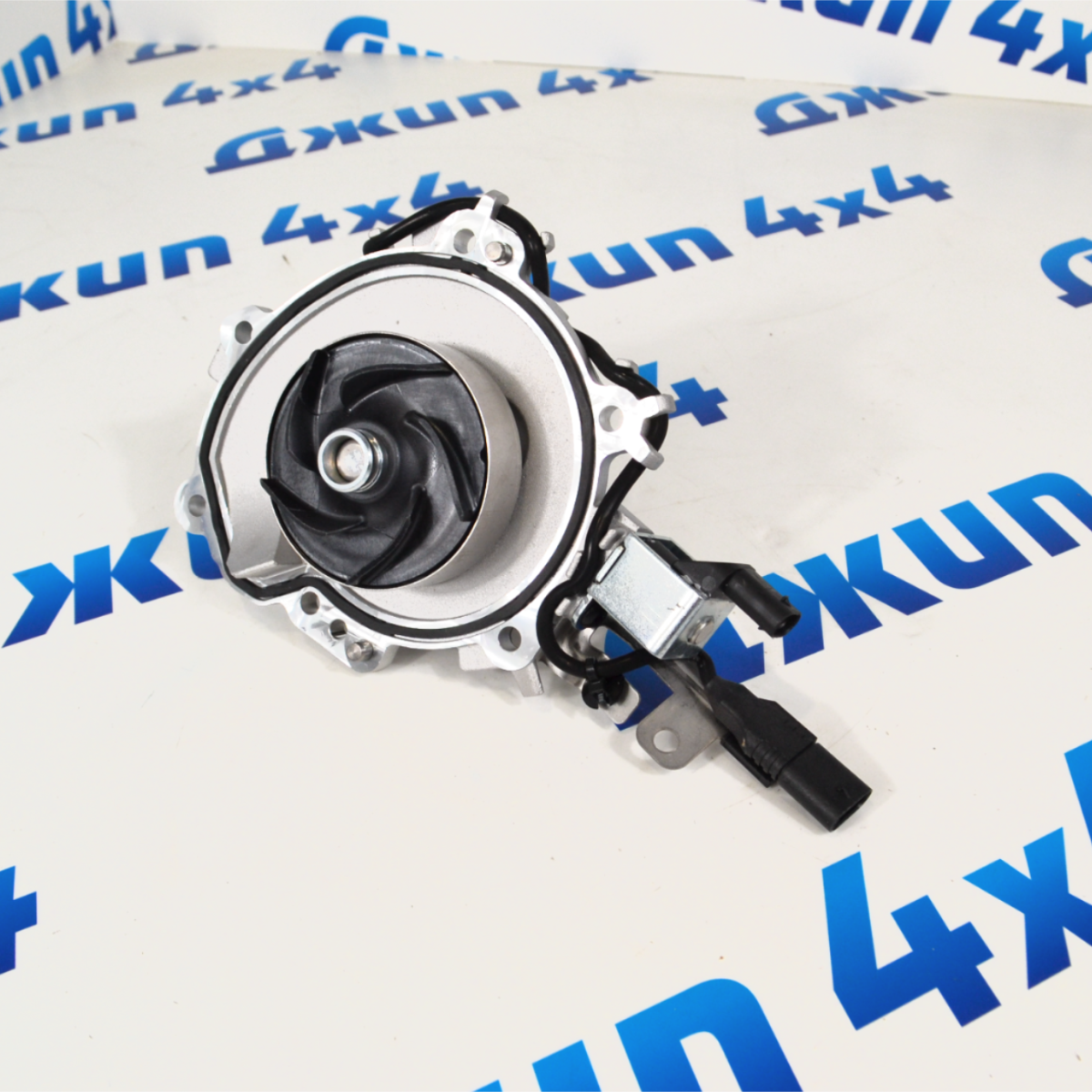 Помпа системы охлаждения Land Rover Discovery Sport L550/Range Rover Velar L560 V2.0T Petrol LR123392