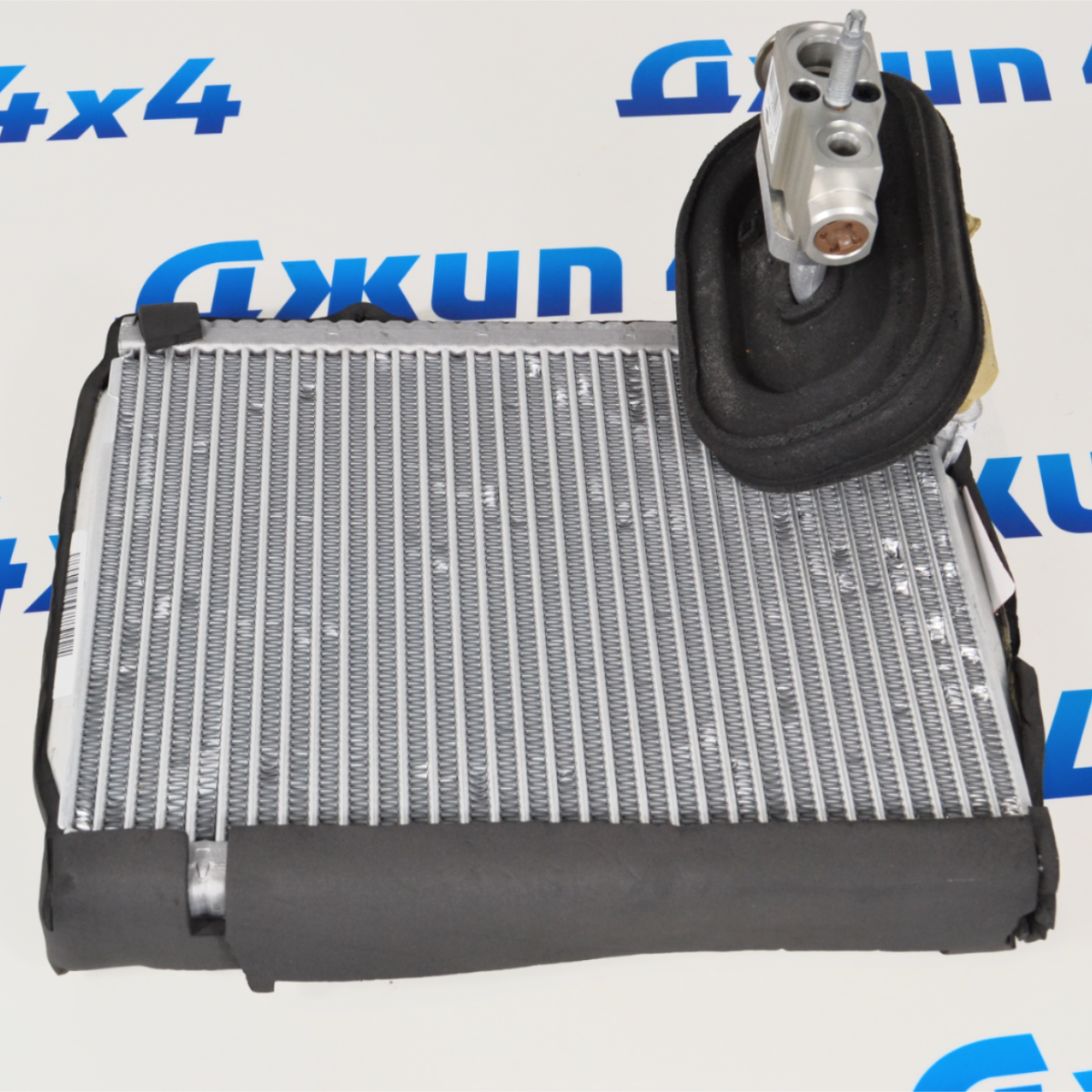 Испаритель кондиционера в комплекте с редукционным клапаном Jeep Wrangler JL/Jeep Gladiator JT 68301871AA