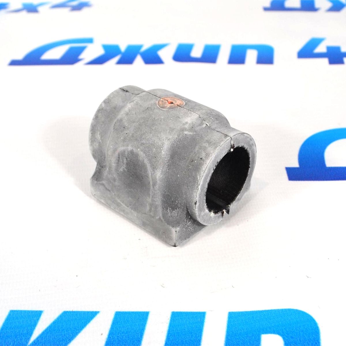 Втулка переднего стабилизатора Land Rover Discovery 4 L319 LR018346