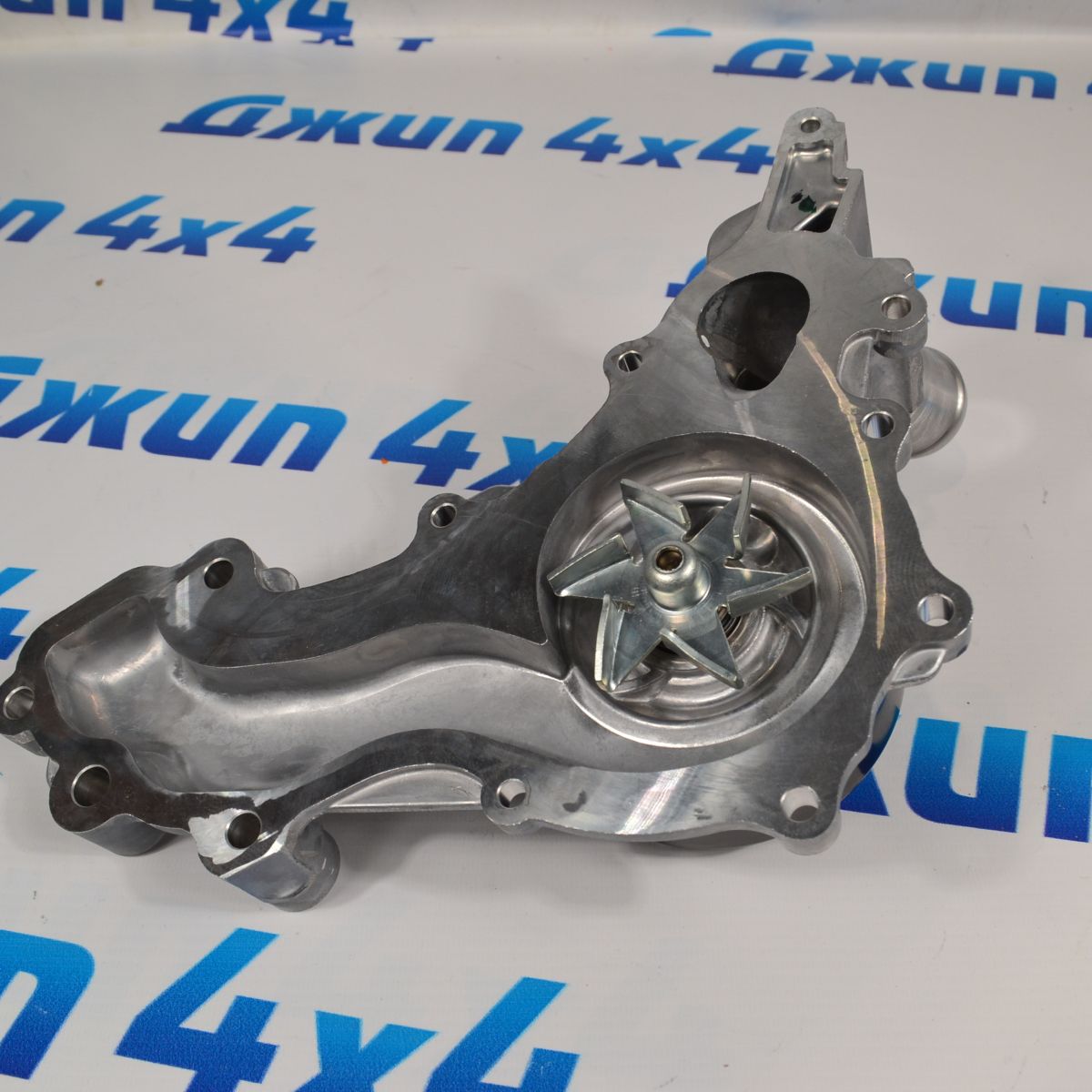Помпа водяная Jeep Wrangler JL V3.6 04893941AC
