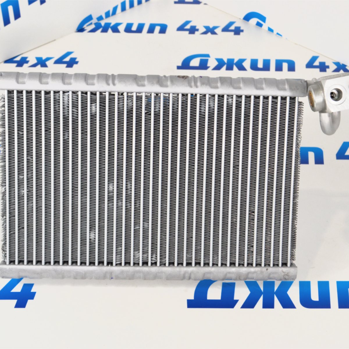 Испаритель кондиционера в комплекте с редукционным клапаном Jeep Grand Cherokee WK2/Dodge Durango 68200524AA