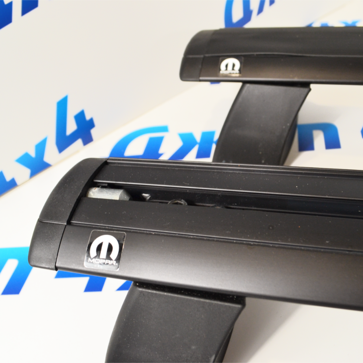 Поперечины на рейлинги Jeep Grand Cherokee WK2 (аэродинамические) 82212072AD