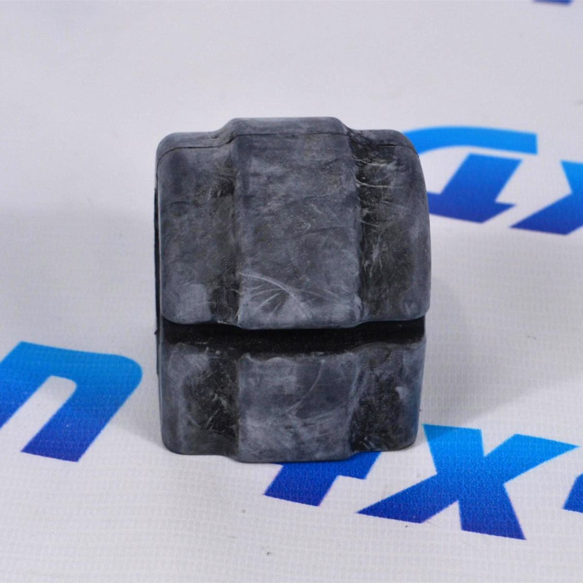 Втулка переднего стабилизатора Range Rover L322 RBX500160