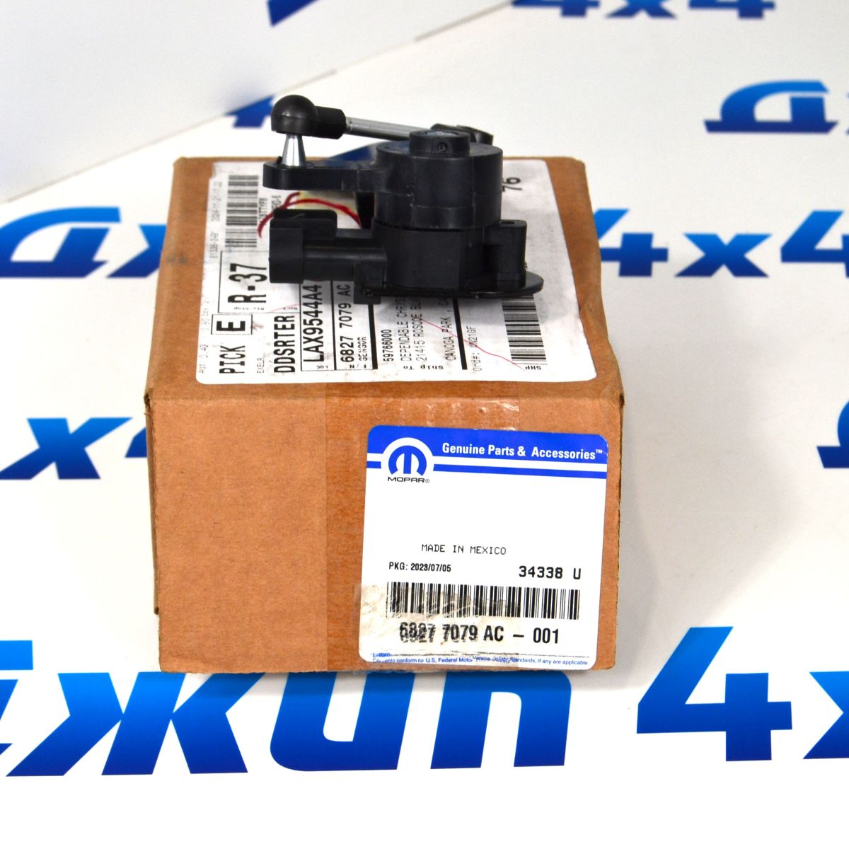 Датчик уровня задней пневмоподвески Dodge Ram 1500 DT (левый) 68277079AC