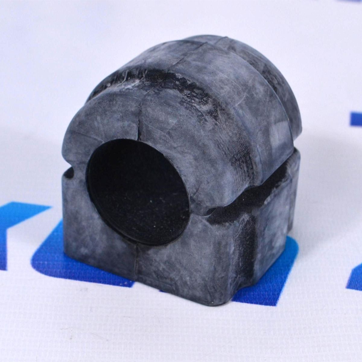 Втулка переднего стабилизатора Range Rover L322 RBX500160