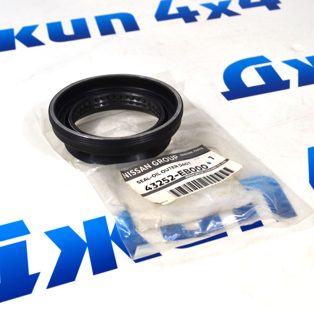 Сальник задней полуоси Jeep Wrangler JL 43252-EB000