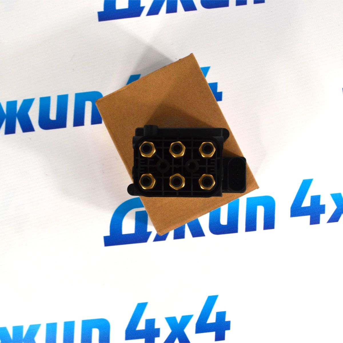 Блок клапанов пневмоподвески Jeep Grand Cherokee WK2 68087233AA